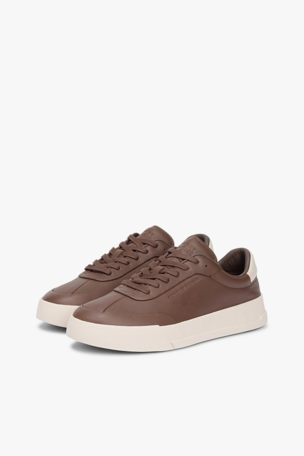 تامی هیلفیگر کفش ورزشی مردانه Th Court بنددار چرم برجسته - قهوه‌ای