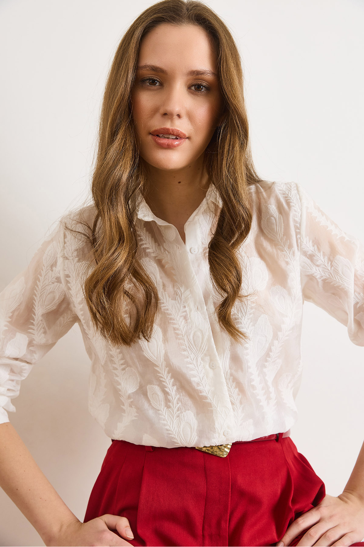 Olalook  Kadın Beyaz Sarmaşık Nakışlı Transparan Gömlek GML-19001414