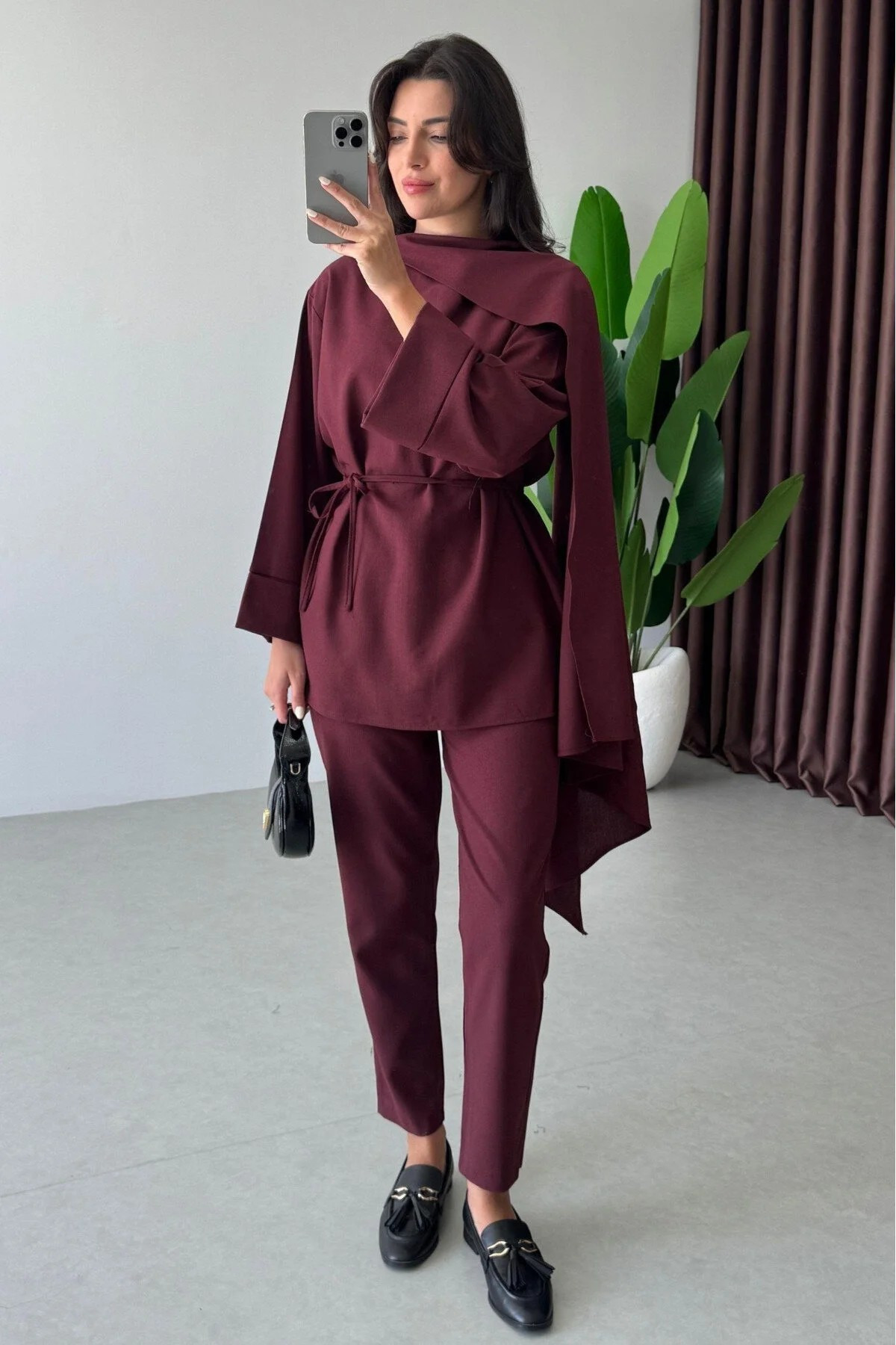 My Blog Bordowy zestaw bluzki z detaliami przy kołnierzu i spodni - 8752