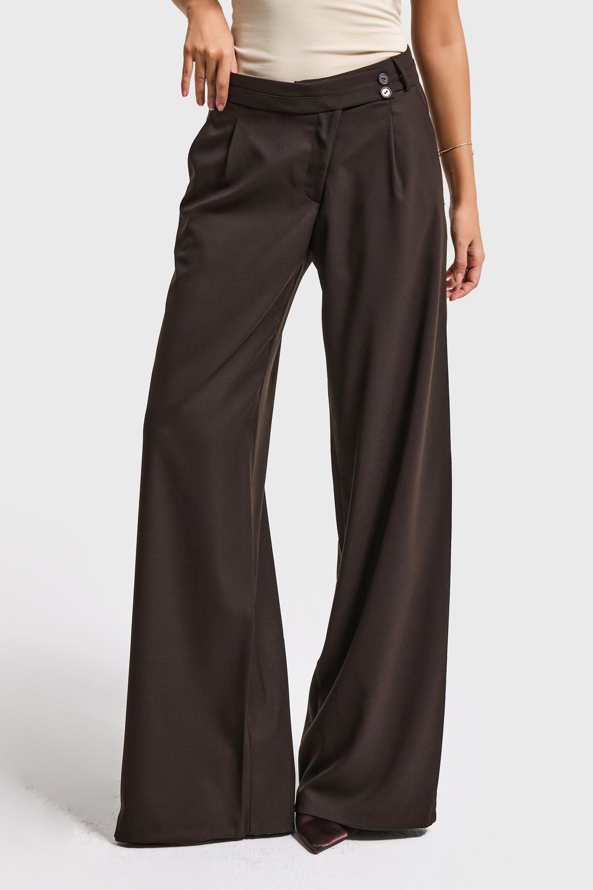 it's basic  Kadın Acı Kahve s6-16 Neptun Kemer Detaylı Palazzo Fit Pileli Pantolon - Görsel 3