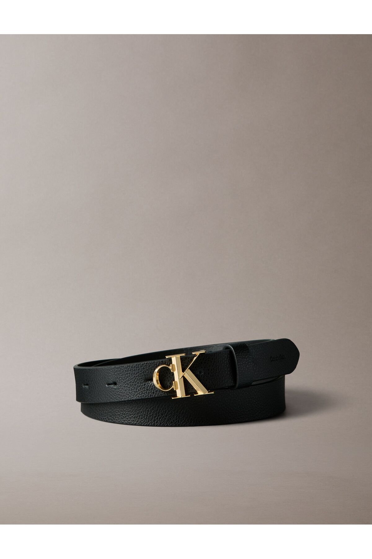 Calvin Klein Dámský kožený černo-zlatý pásek s kovovou přezkou a logem značky...