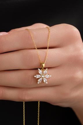 AcestesDesign Lotus Çiçeği Beyaz Zirkon Taşlı 14 K Altın Kaplama 925 Ayar Güm...
