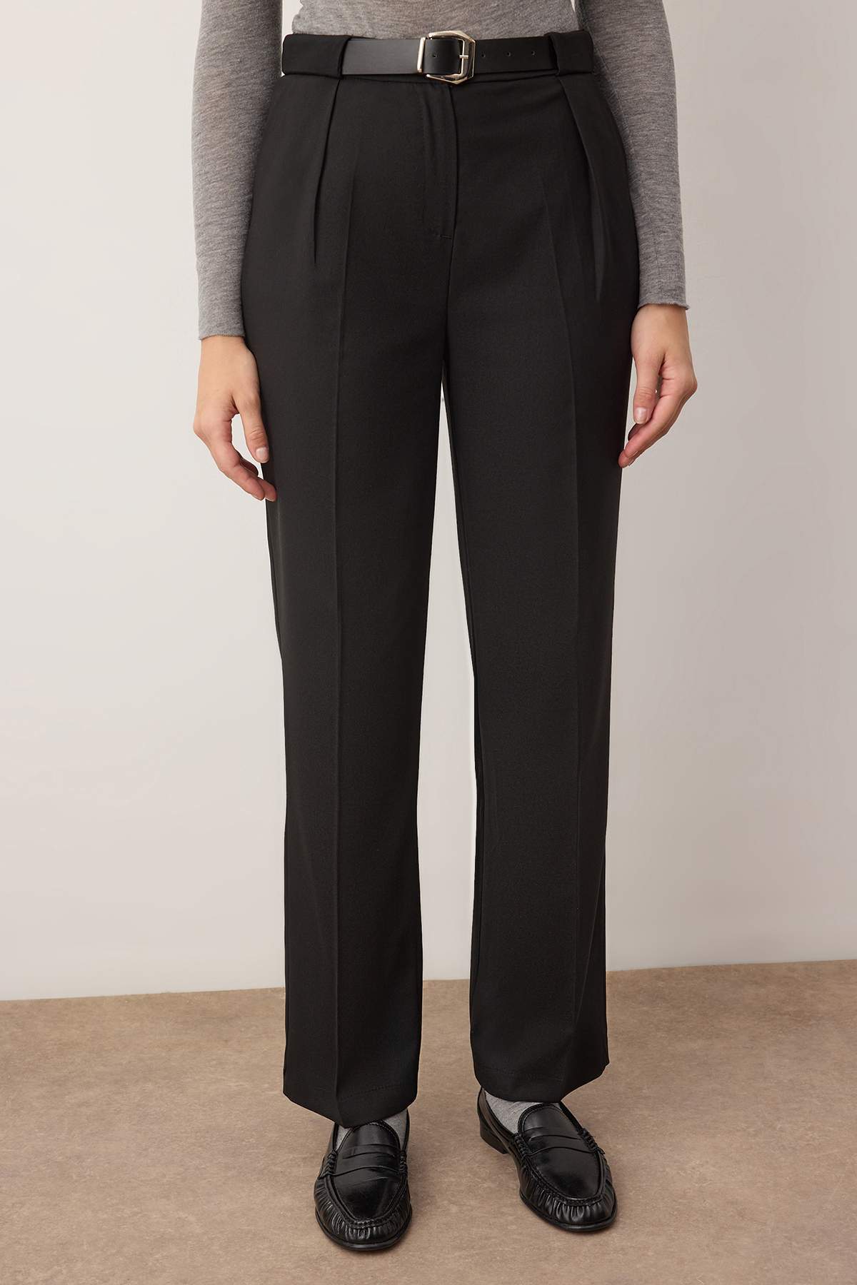 Trendyolmilla  Siyah Kemerli Straigt/Düz Kesim Dokuma Kumaş Pantolon TWOAW25PL00046 - Görsel 3