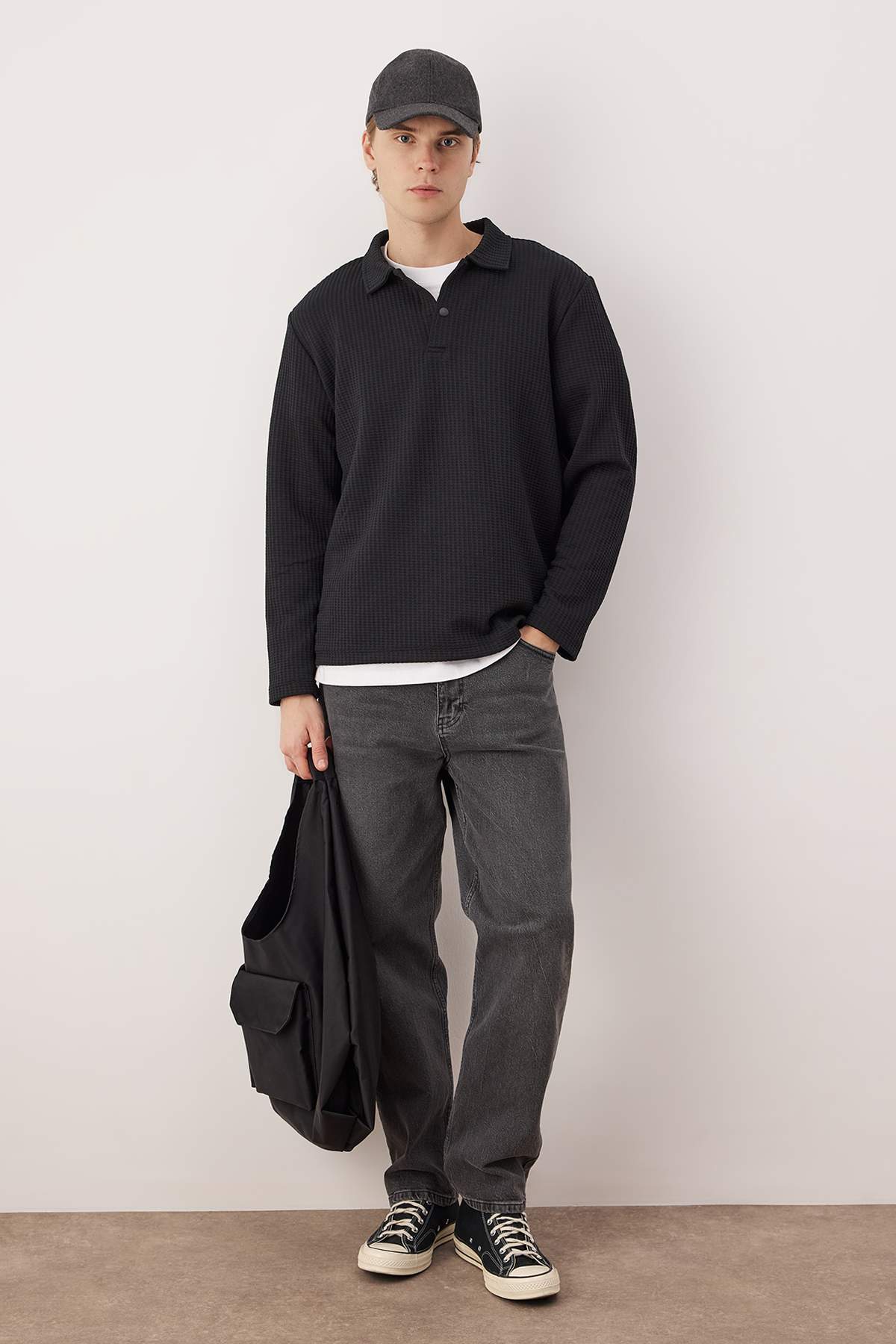 Trendyolmilla  Siyah Relaxed Kesim Waffle Dokulu Polo Yaka Sweatshirt TMNAW26SW00058 - Görsel 4