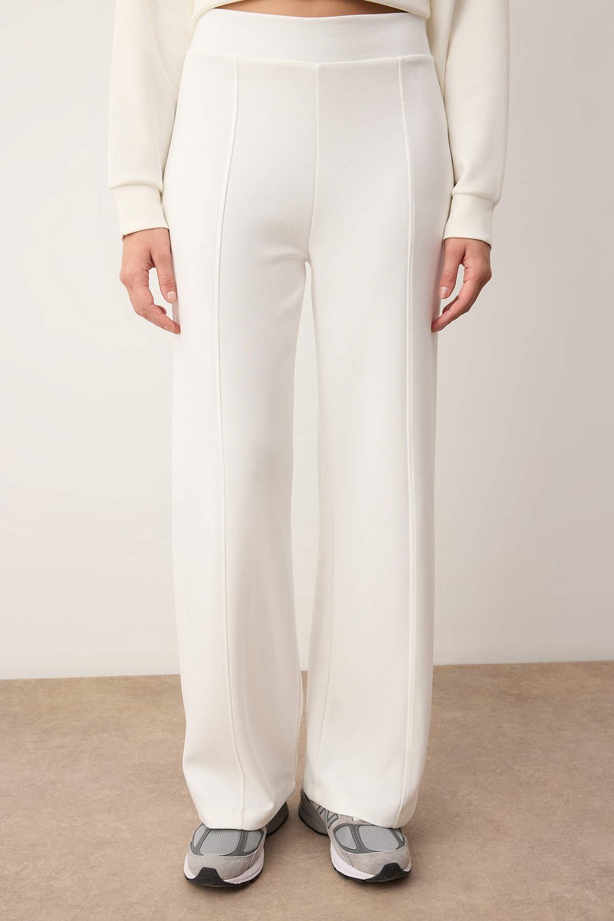 Trendyolmilla  Ekru Regular/Normal Kalıp Yumuşak Kumaşlı Örme Alt - Üst Takım TWOAW26AU00139 - Görsel 2