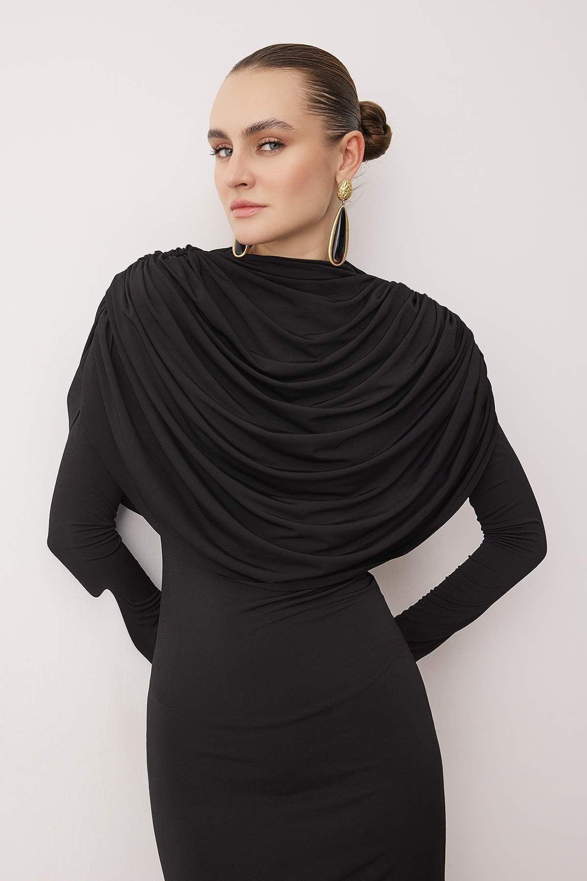 Trendyolmilla  Siyah Yaka Detaylı Örme Şık/Gece Elbisesi - Görsel 2