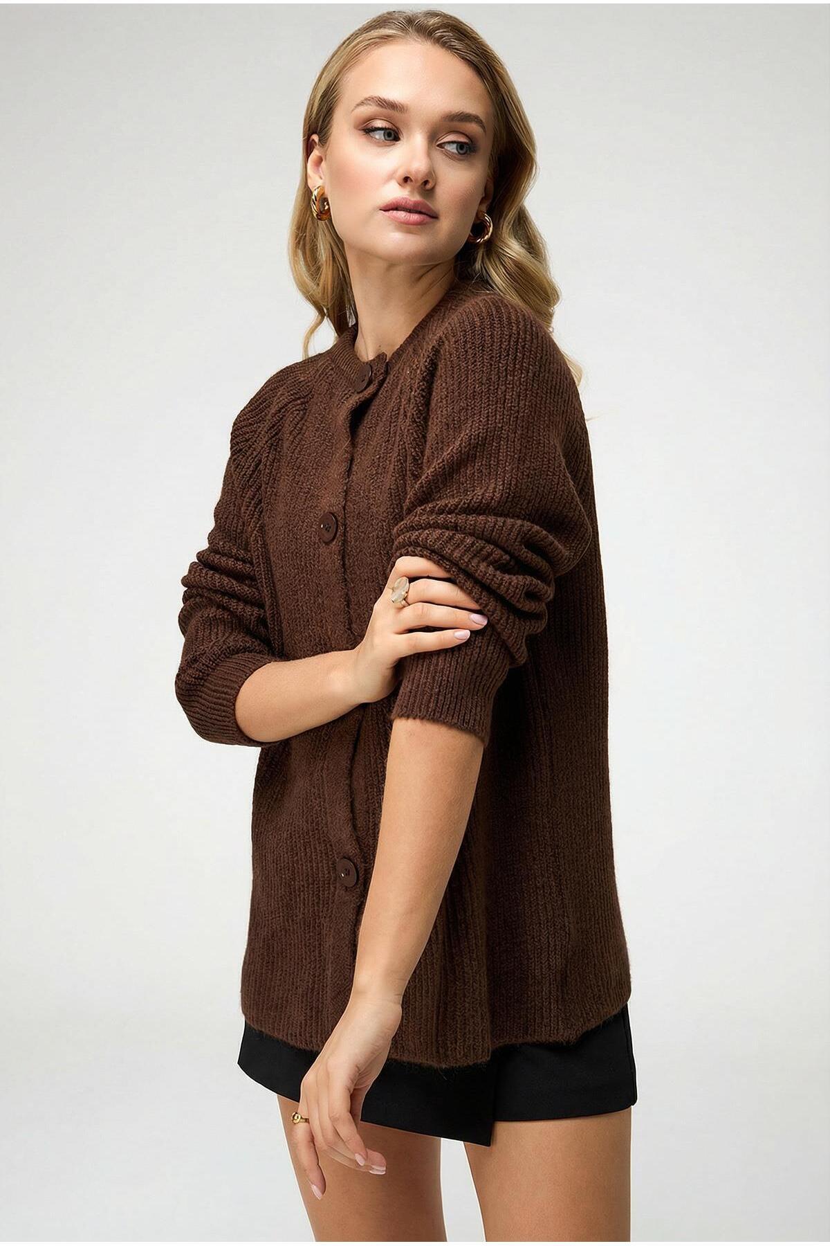 Trendiz  Kadın Yün Karışımlı Düğmeli Triko Hırka Kahverengi - Görsel 3