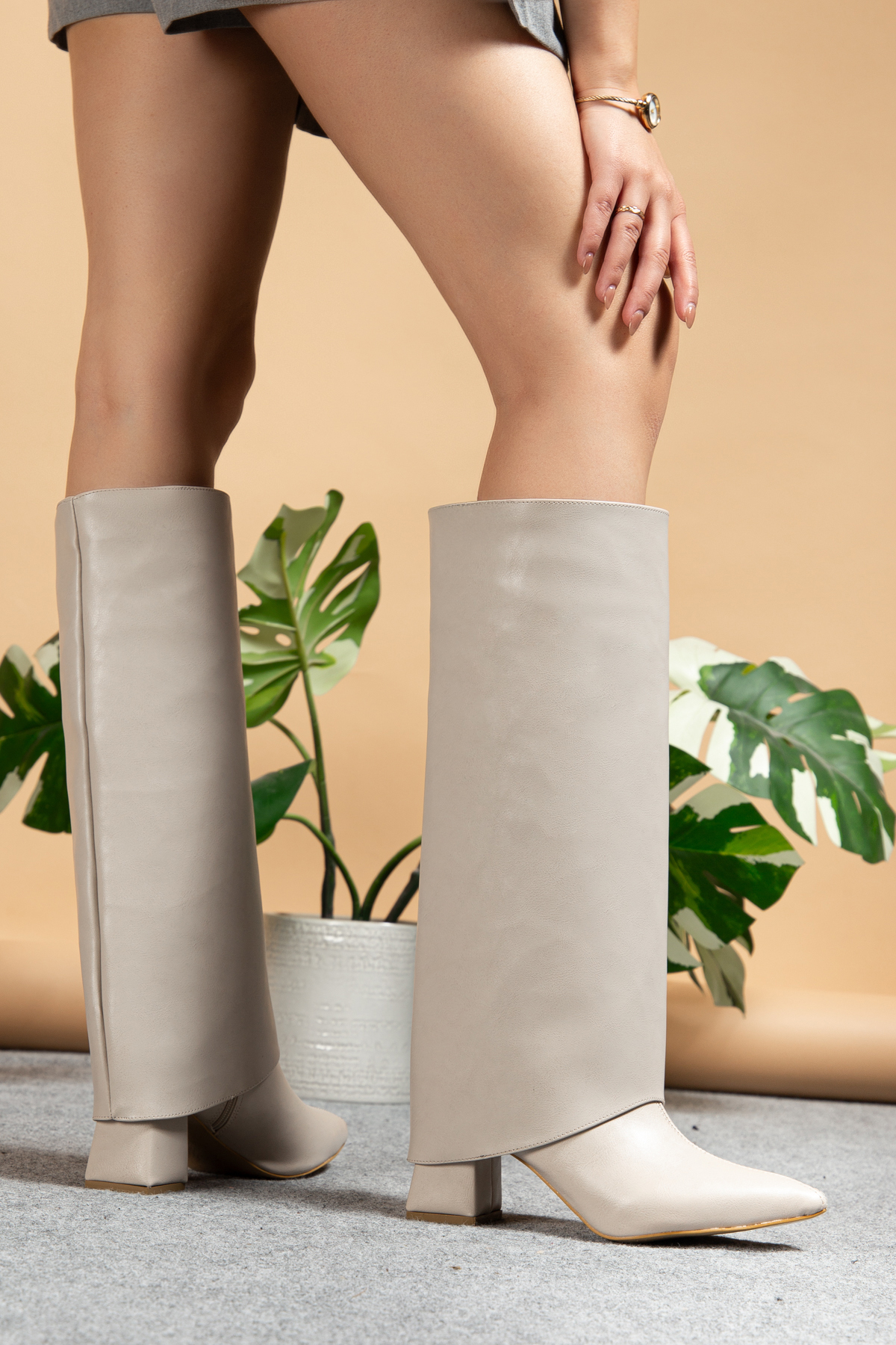 bakacstore  Kadın Takıp Çıkarılabilen Tozluk Detaylı Sivri Burun Bej Deri Çizme - Görsel 3