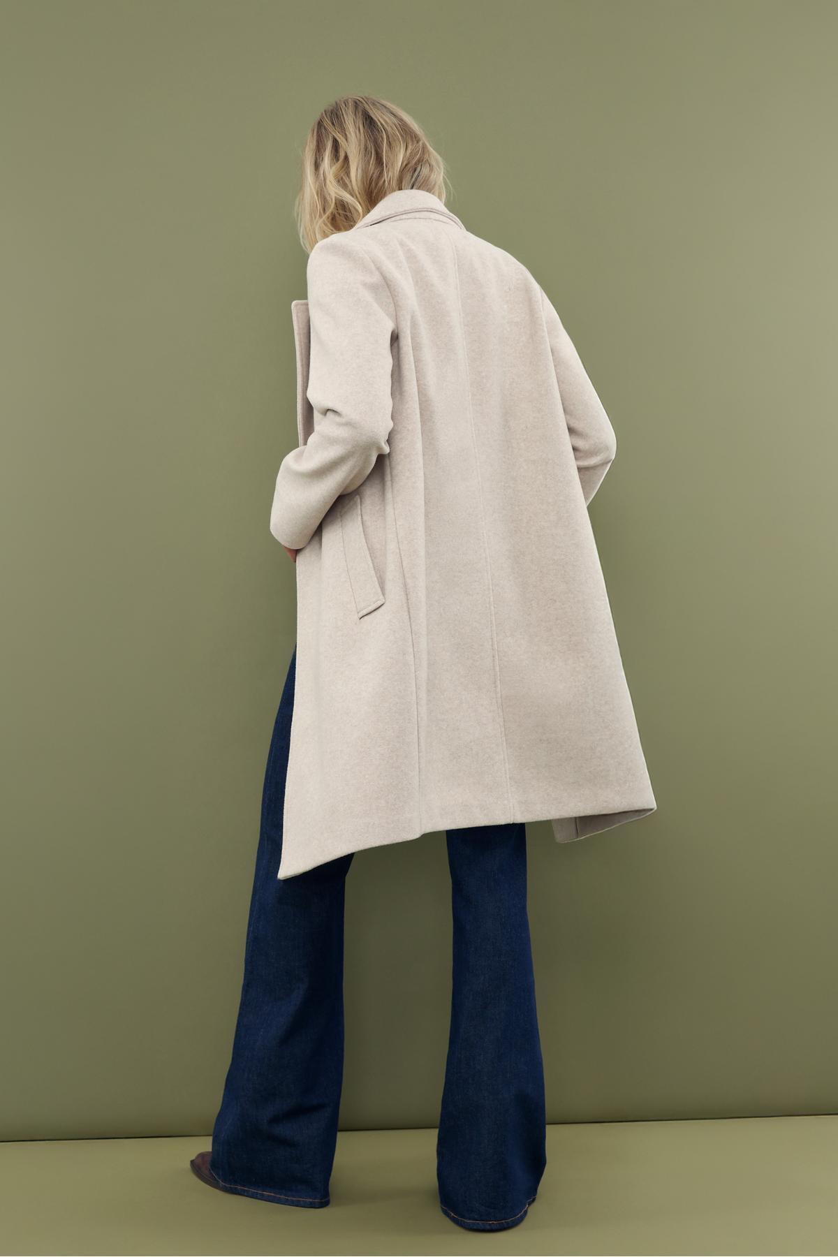 Stradivarius  Yumuşak Dokulu Düğmeli Midi Kaban - Görsel 4