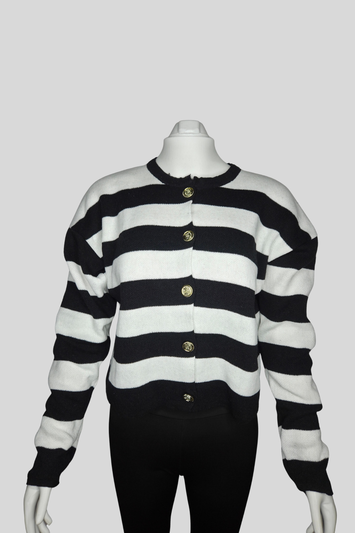 KOZİA OUTDOORS  Kadın Çizgili Düğmeli Triko Hırka Crop Model Rahat Kalıp - Görsel 4