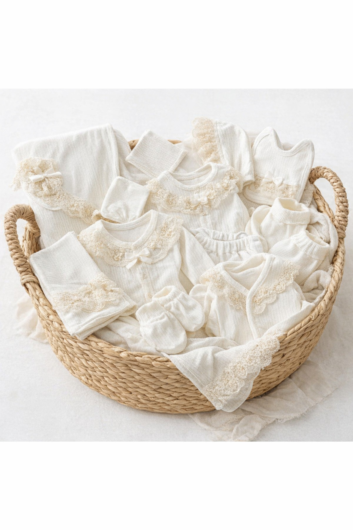 moukou KIZ BEBEK FRANSIZ DANTELLİ FİSTOLU 10'LU YENİDOĞAN HASTANE ÇIKIŞI SETİ KUTULU fotoğrafı 5 (önizleme)