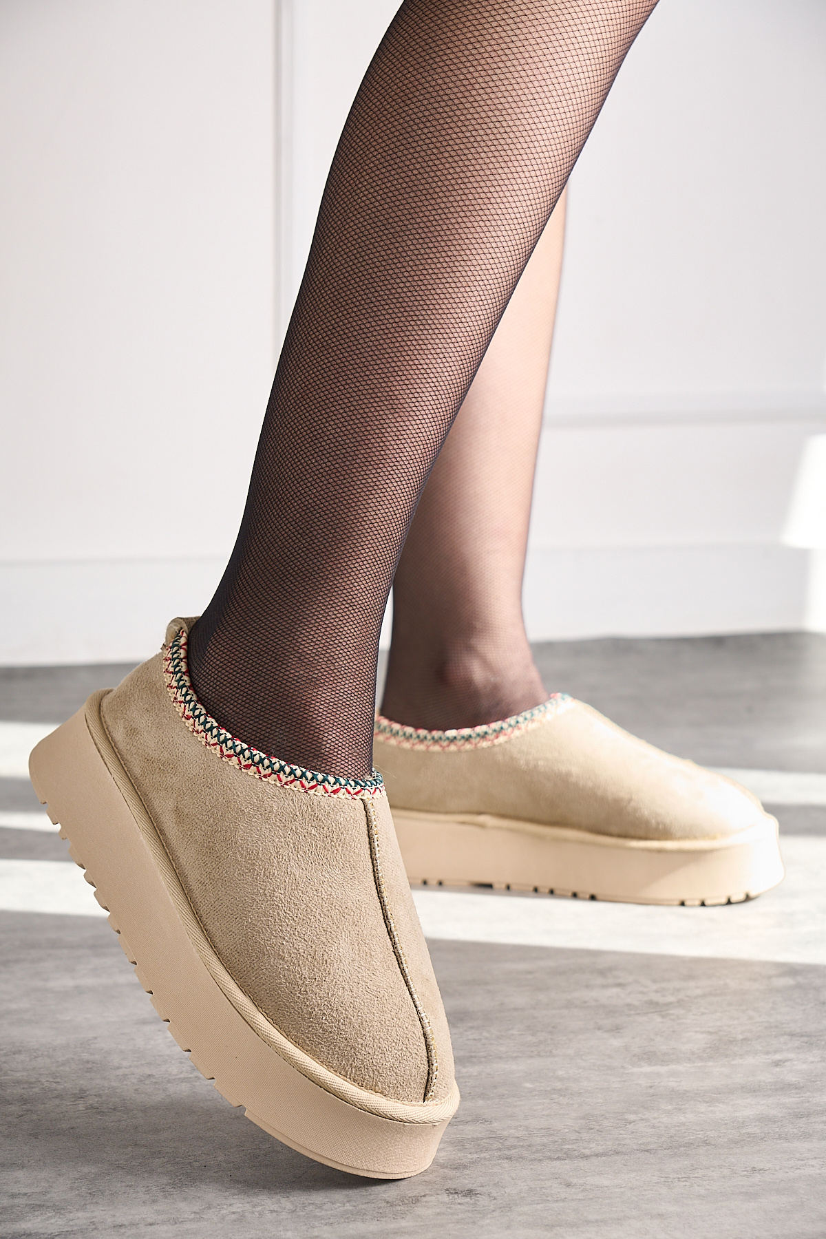 Victoria Shoes Kadın Tazz Bej Süet Mevsimlik Ayakkabı Terlik Içi Tüylü Mini Terlik