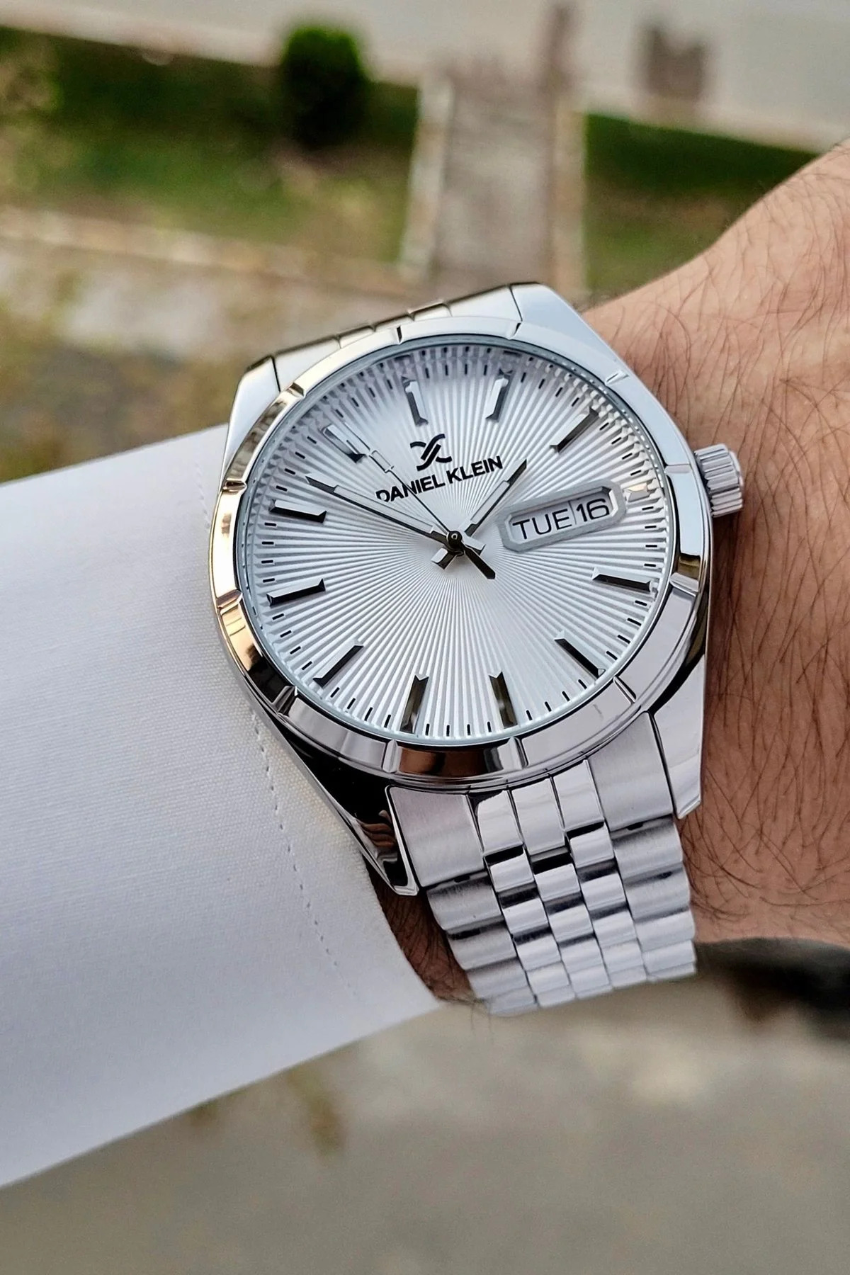 ساعت مچی مردانه نقره‌ای با تقویم و نمایشگر روز Dkiste1306