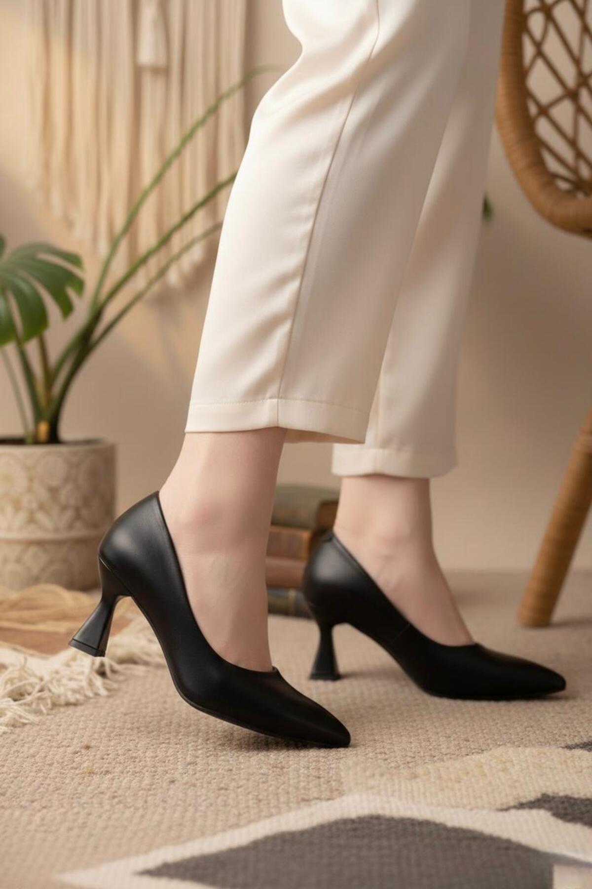 NOVELLAM SHOES  Kadın Bena Siyah Cilt Klasik Topuklu Stiletto