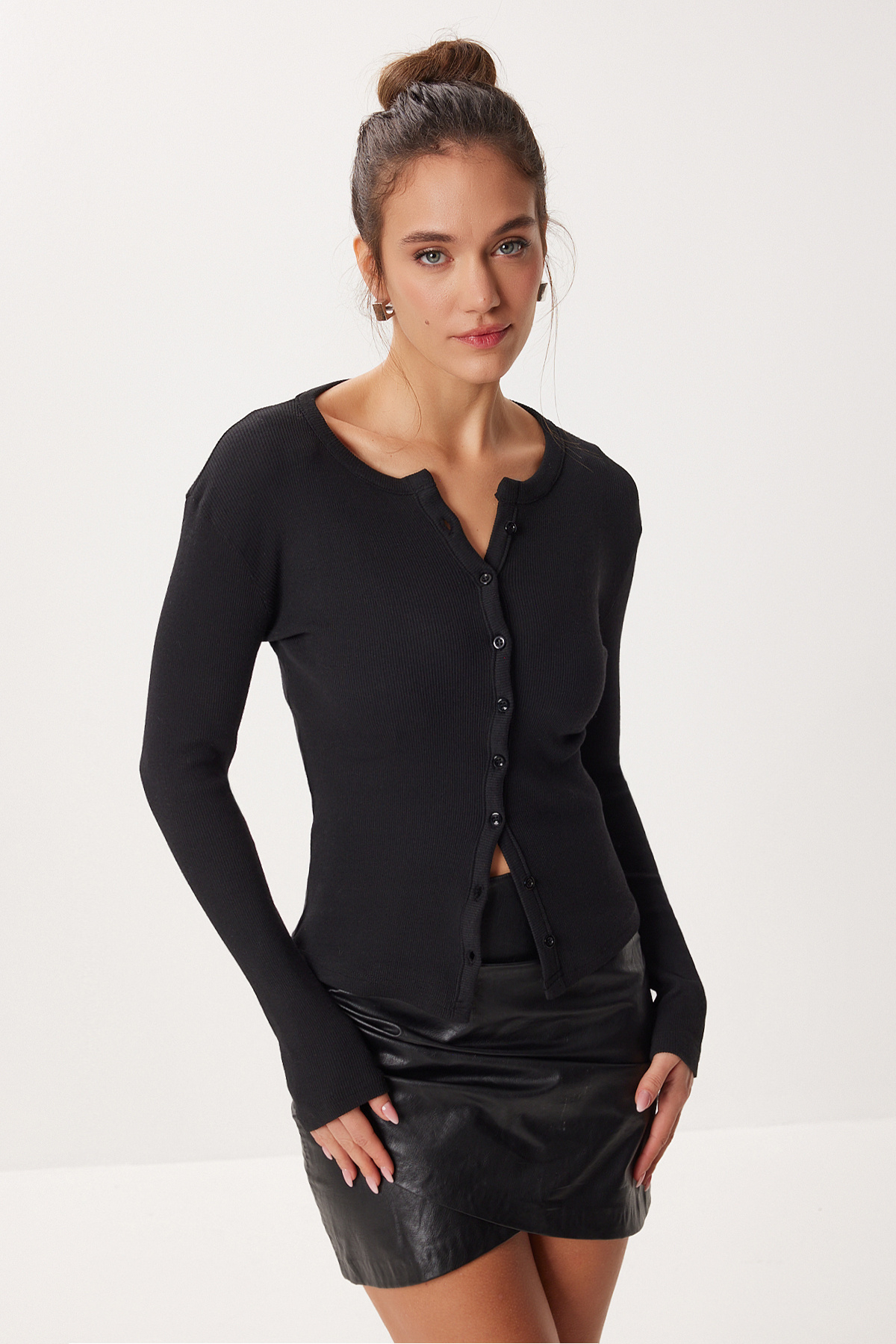 Lovelyİstanbul  Düğmeli Basic Fitili Örme Hırka LRN0001 SİYAH - Görsel 3