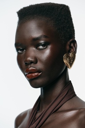 nergis collection Marka Model Dokulu Kalpli Küpe Kadın Gold Küpe