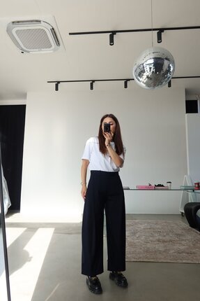 Özge Özgenç Pileli Geniş Kalıp Kumaş Pantolon