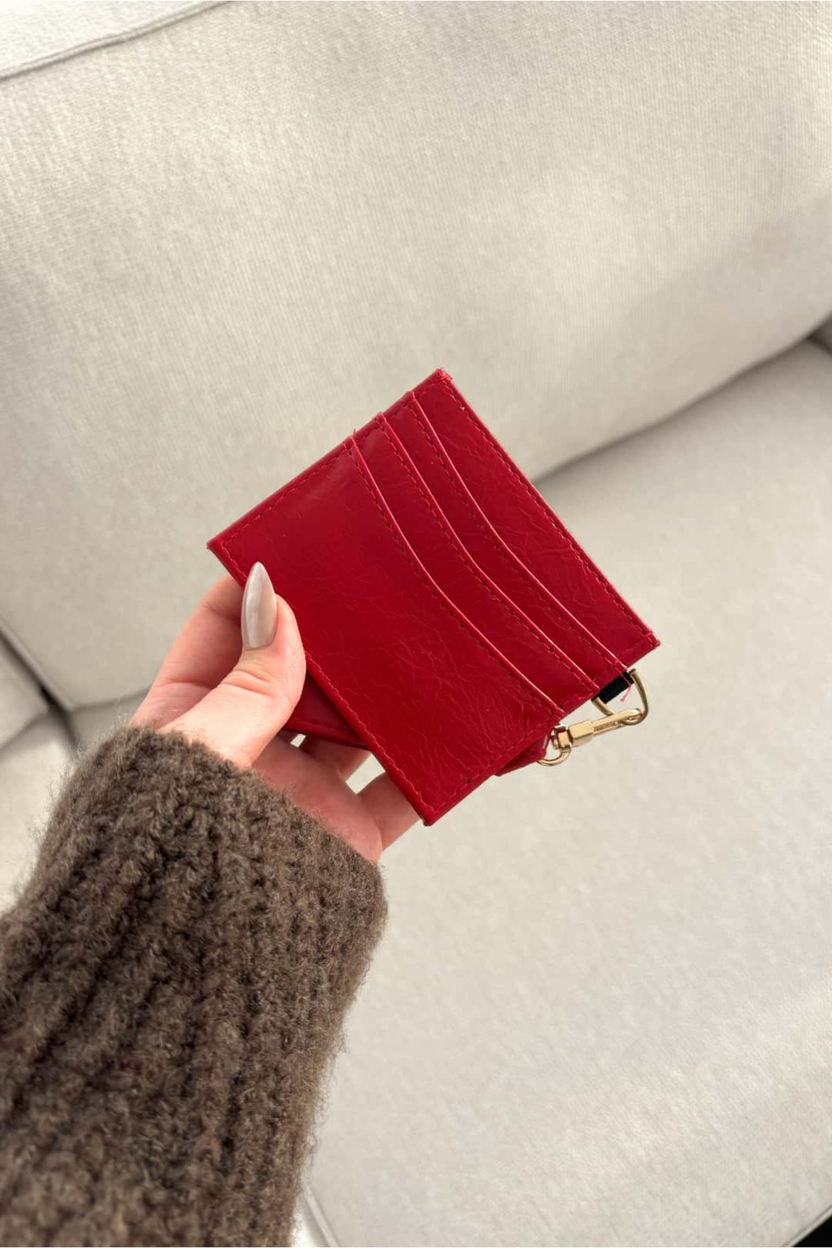 Yuka Atelier Düz Renk Fiyonk Detaylı Parlak Suni Deri Kartlık görsel 3