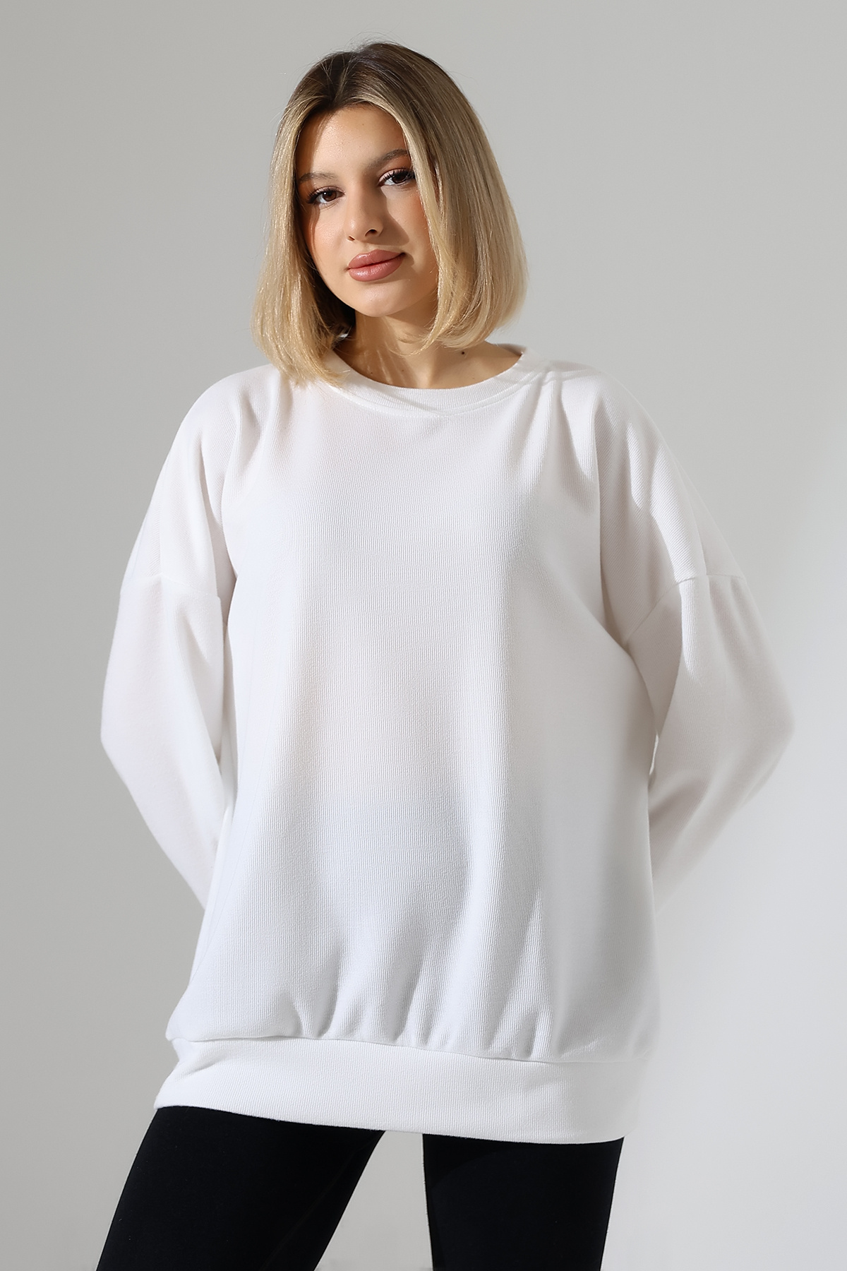 Kadın Yuvarlak Yaka Düşük Omuzlu Oversize Triko Bluz - Beyaz