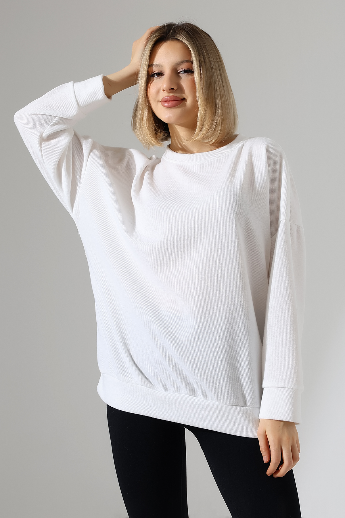 Kadın Yuvarlak Yaka Düşük Omuzlu Oversize Triko Bluz - Beyaz