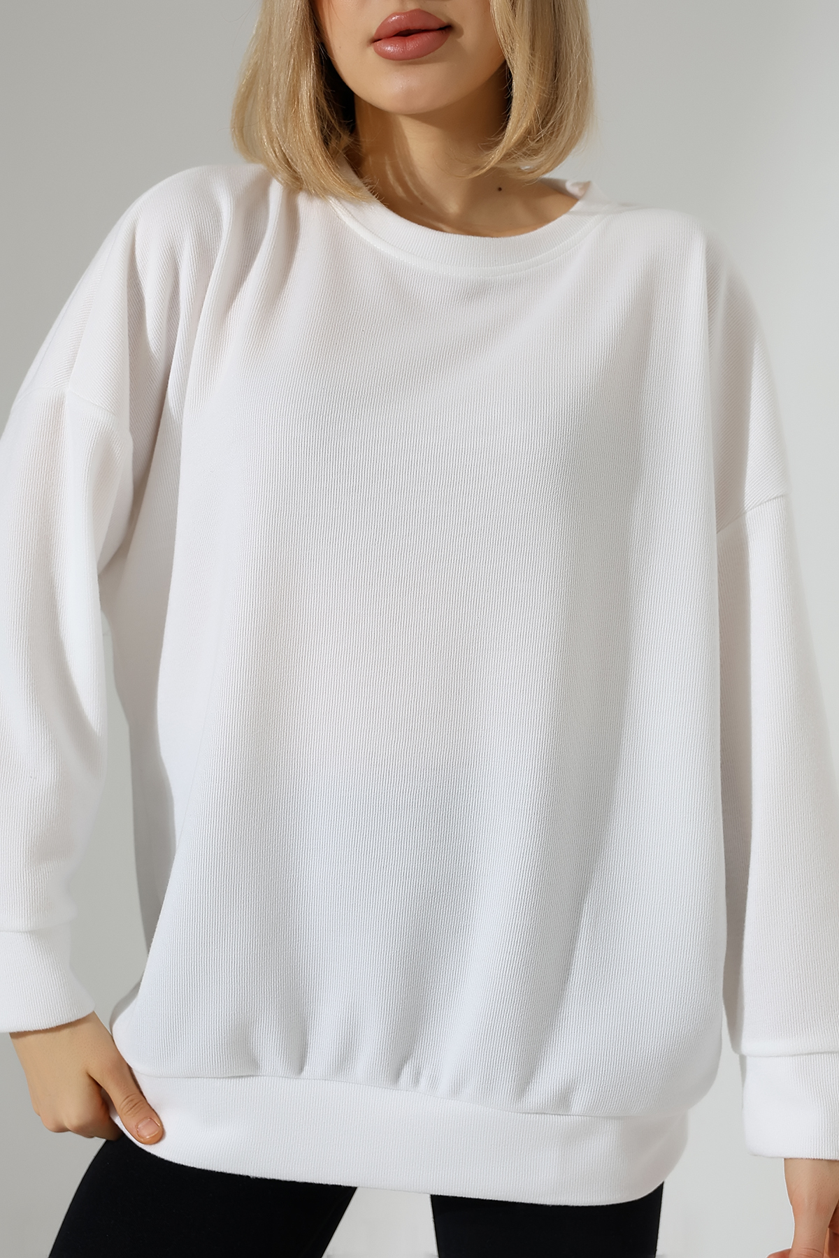 Kadın Yuvarlak Yaka Düşük Omuzlu Oversize Triko Bluz - Beyaz