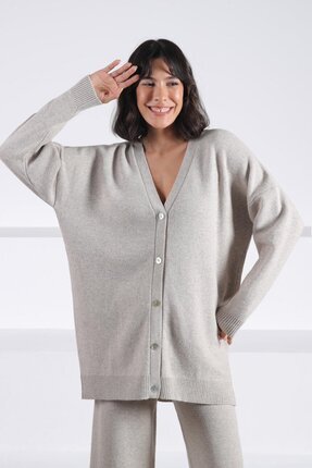 Ferraro A.Bej Kaşmirli Uzun Oversize V Yaka Düğmeli Kadın Triko Ceket – Teset...