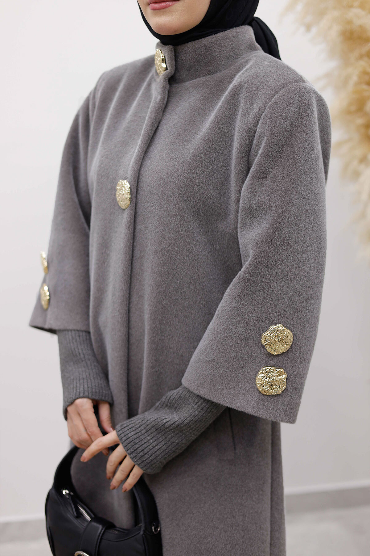 Tesettür Dünyası  Kol Ucu Triko Detaylı Angora Fox Kaban TSD250246 Açık Gri - Görsel 5