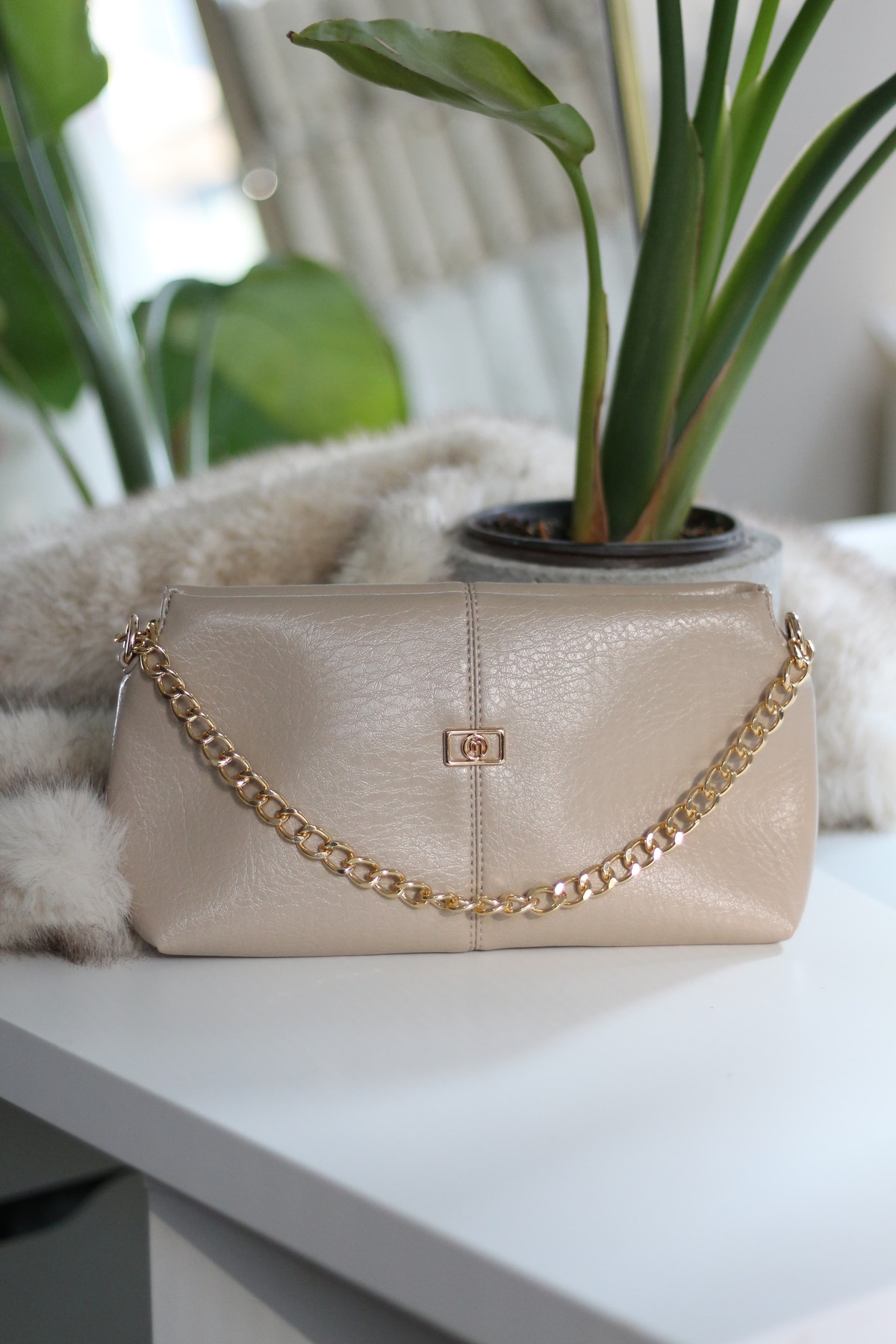 Women's Cream Chain Detailed Strappy Shoulder Bag