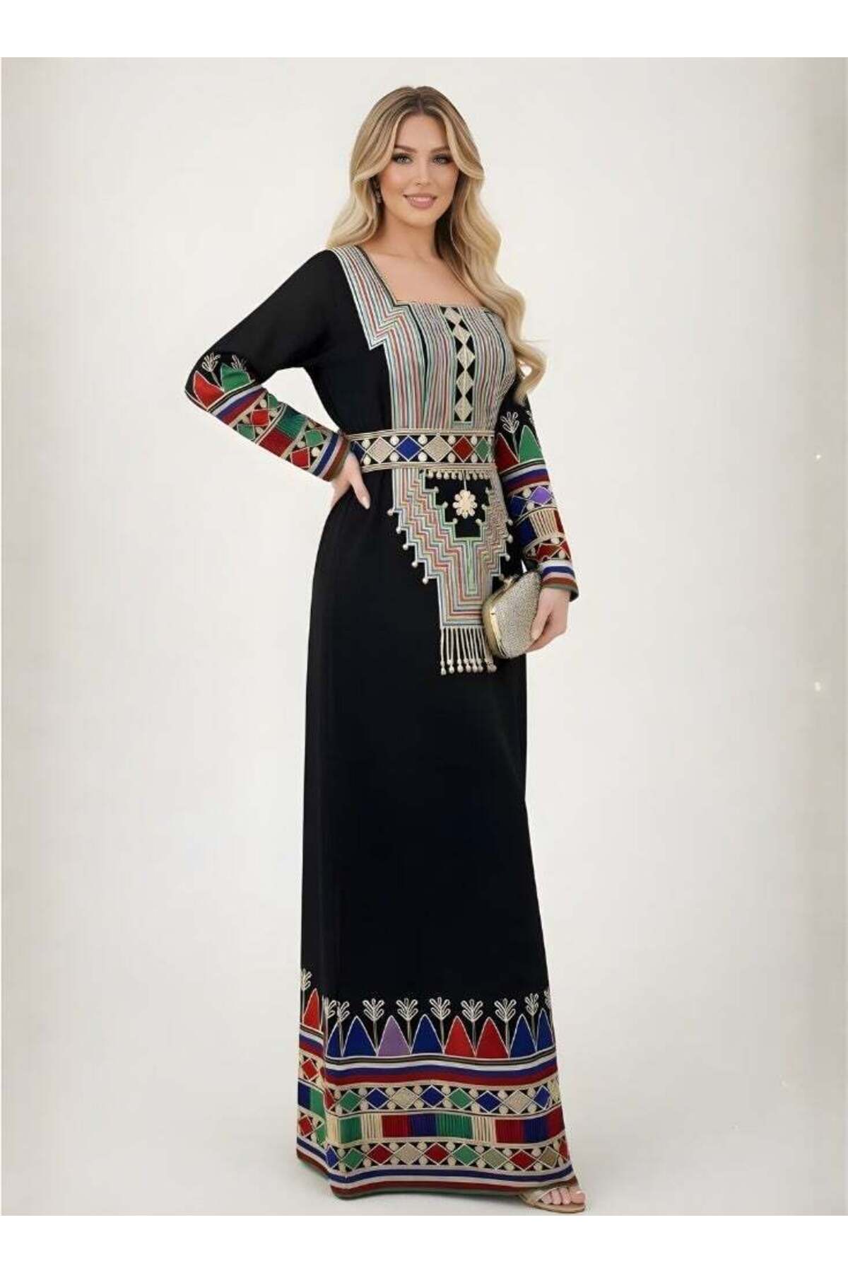 جلابية مطرزة