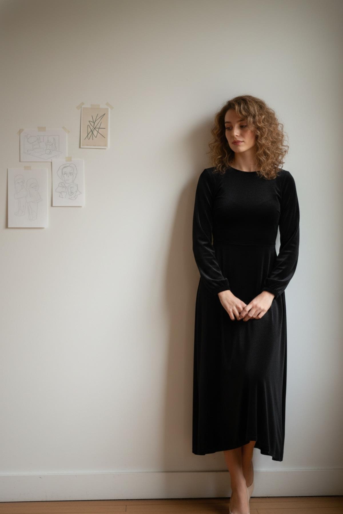Pure Elegance Black Midi Velvet Dress