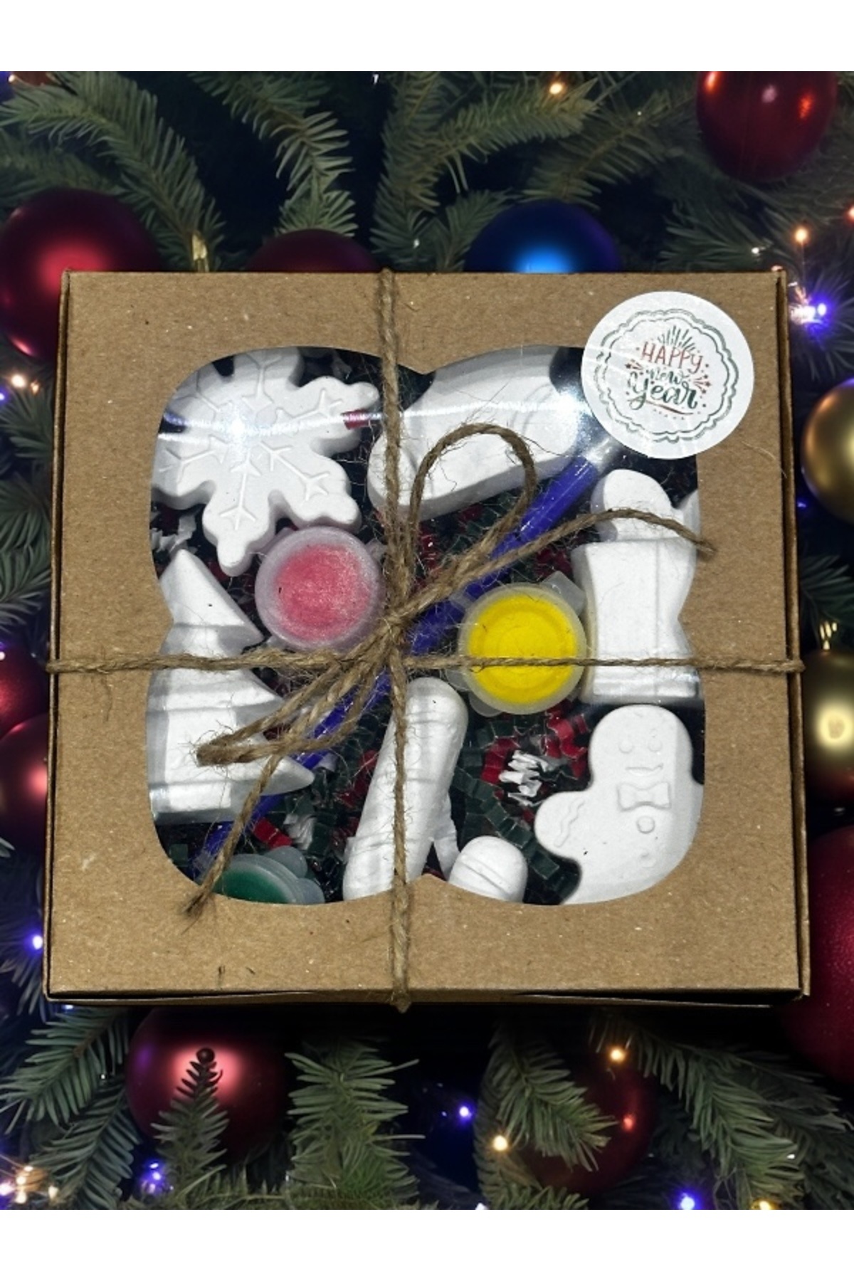 magnocandles Taş Boayama seti Hediyelik 12x12x3 cm kutuda 6 parça yılbaşı figürleri 3 renk boya ve 1 fırça