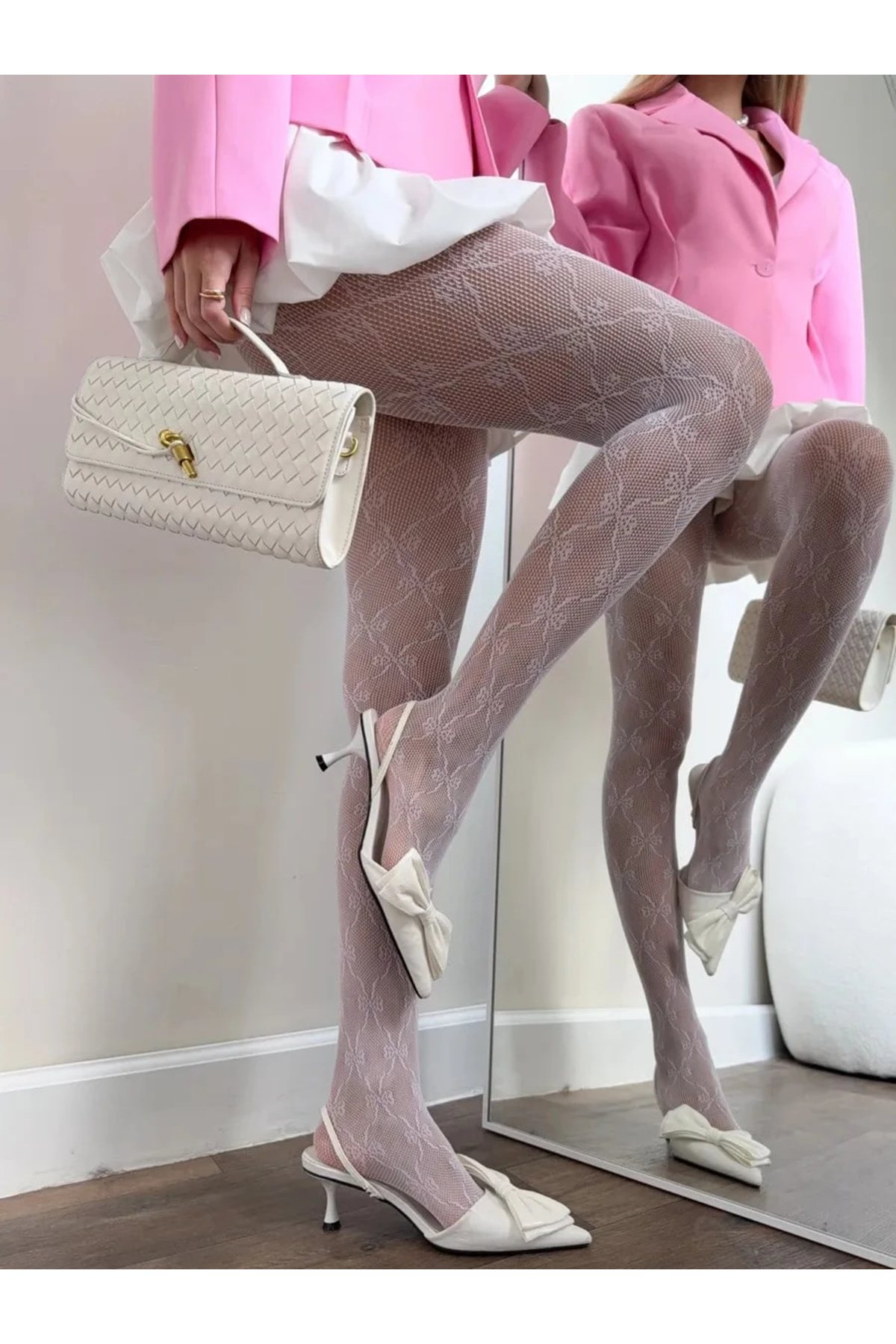 Bow Patterned Mesh Pantyhose for Women – Aesthetic Appearance & Gift Preference