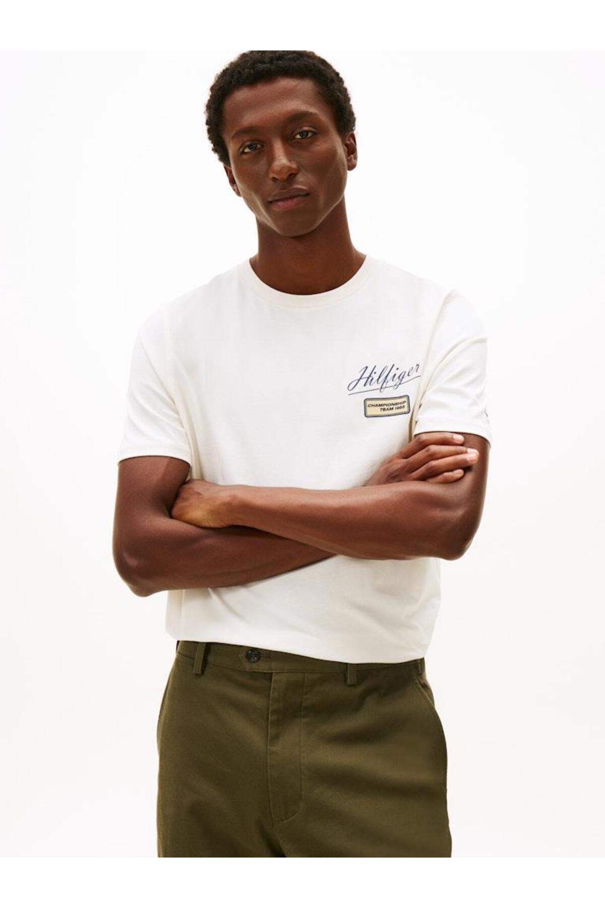 تامی هیلفیگر تی‌شرت طرح‌دار گرافیکی مدرن ATH