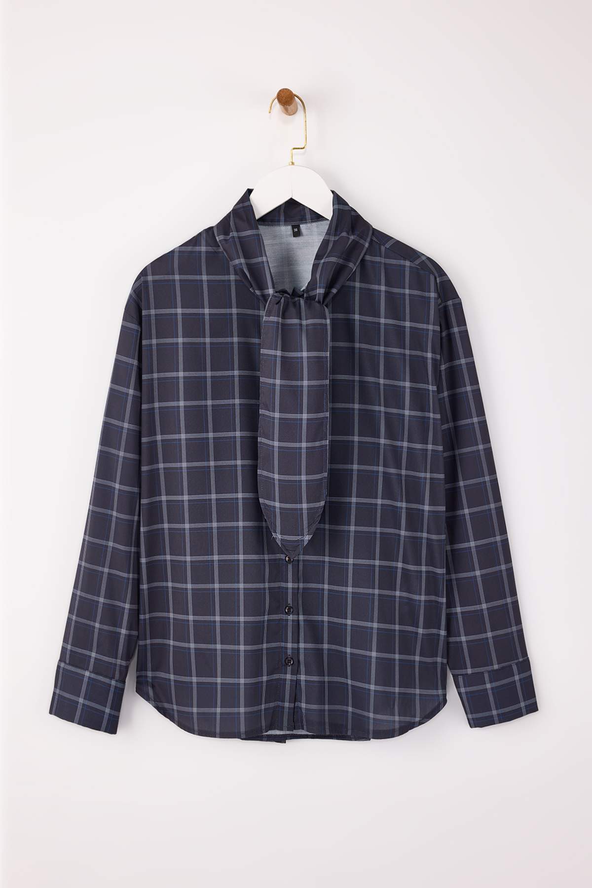 Trendyolmilla  Mavi-Çok Renkli Ekose Fular Detaylı Oversize/Geniş Kalıp Gömlek TWOSS26GO00009 - Görsel 5