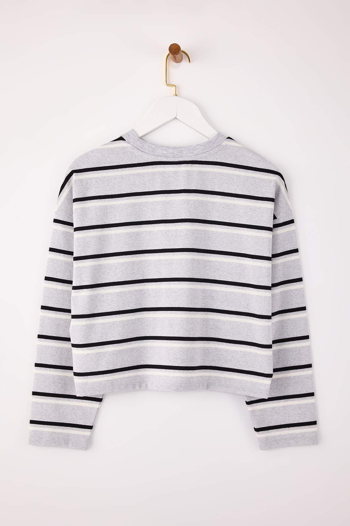 Trendyolmilla  Wardrobe Essentials-Gri Çizgili Relaxed/Rahat Kalıp Düşük Kol %100 Pamuk Örme T-Shirt TWOSS26TS00019 - Görsel 6