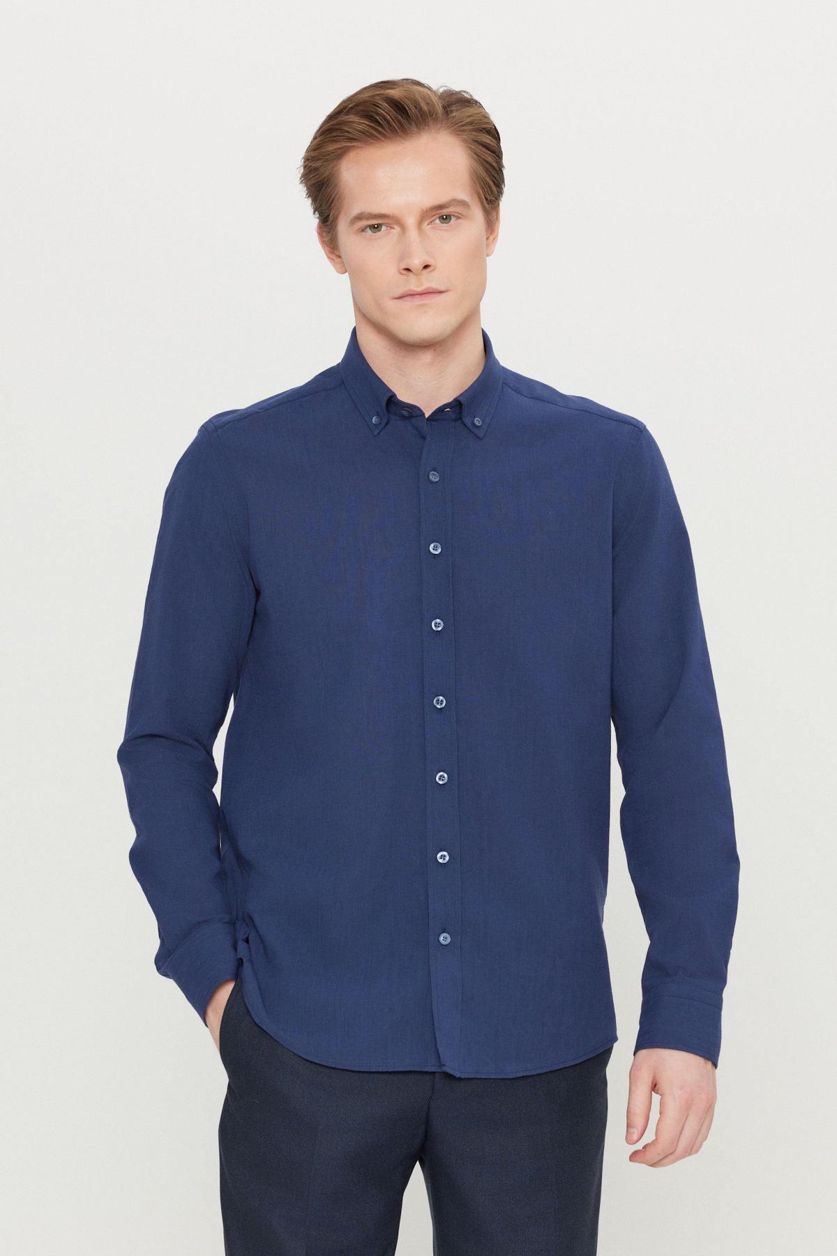 AC&Co / Altınyıldız Classics  Erkek Lacivert %100 Pamuk Nefes Alabilen Kumaş Flamlı Slim Fit Düğmeli Yaka Gömlek - Görsel 3