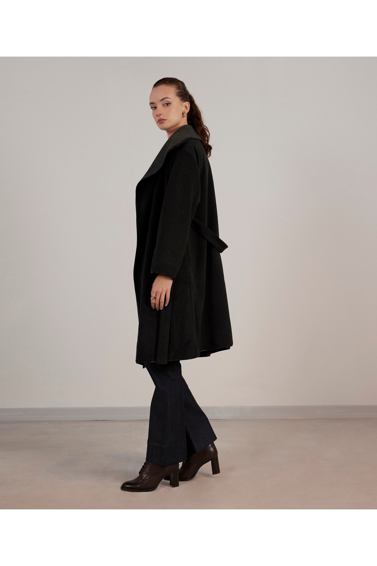 Yargıcı  Biye Detaylı Palto - Görsel 4