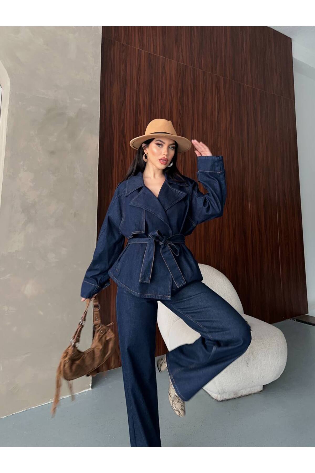 Pelerin Detaylı Kuşaklı Denim Takım - Şık Kombin - Görsel 5