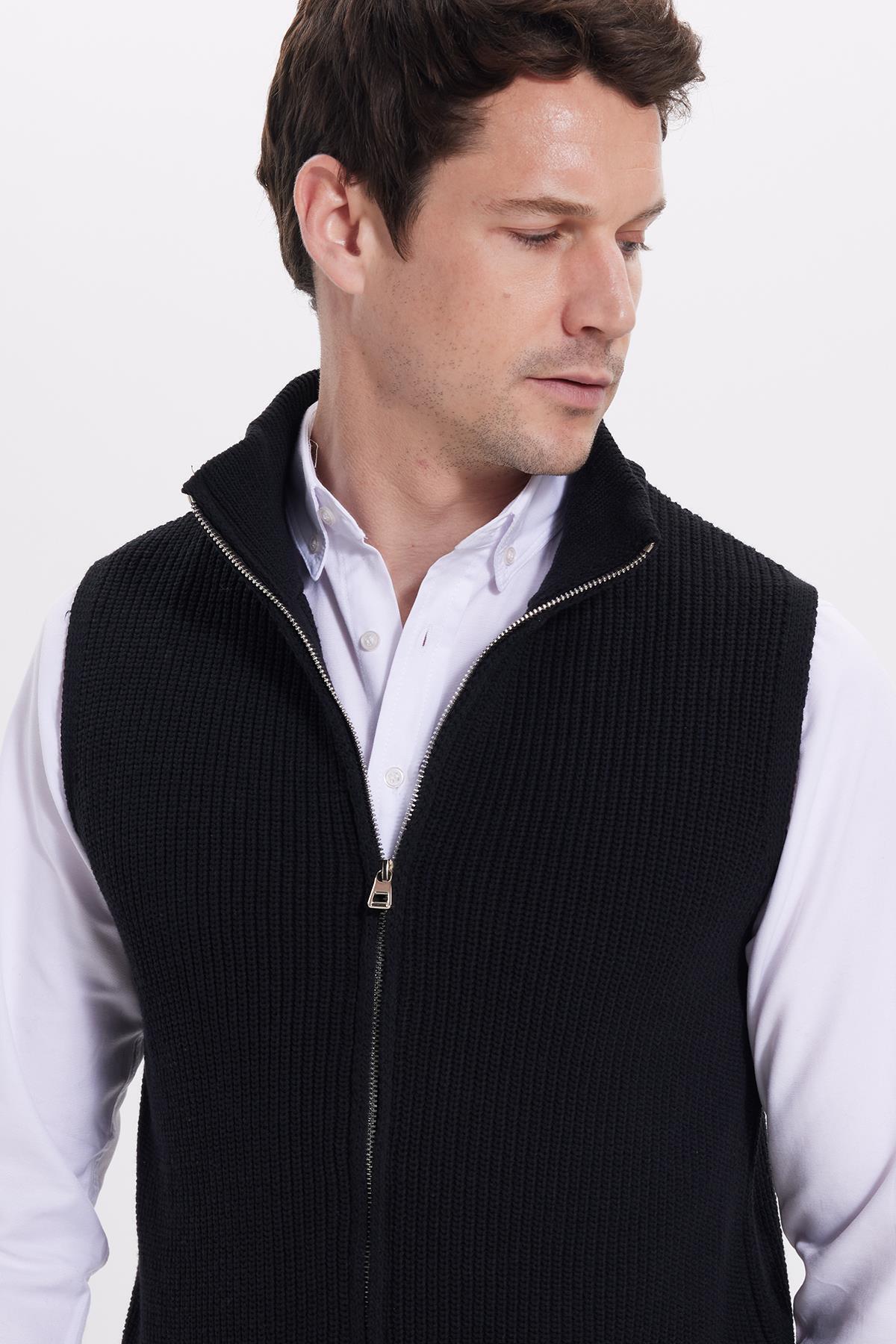 Tudors Erkek Standart Fit Normal Kesim Fermuarlı Dik Yaka Sıcak Tutan Siyah Triko Yelek