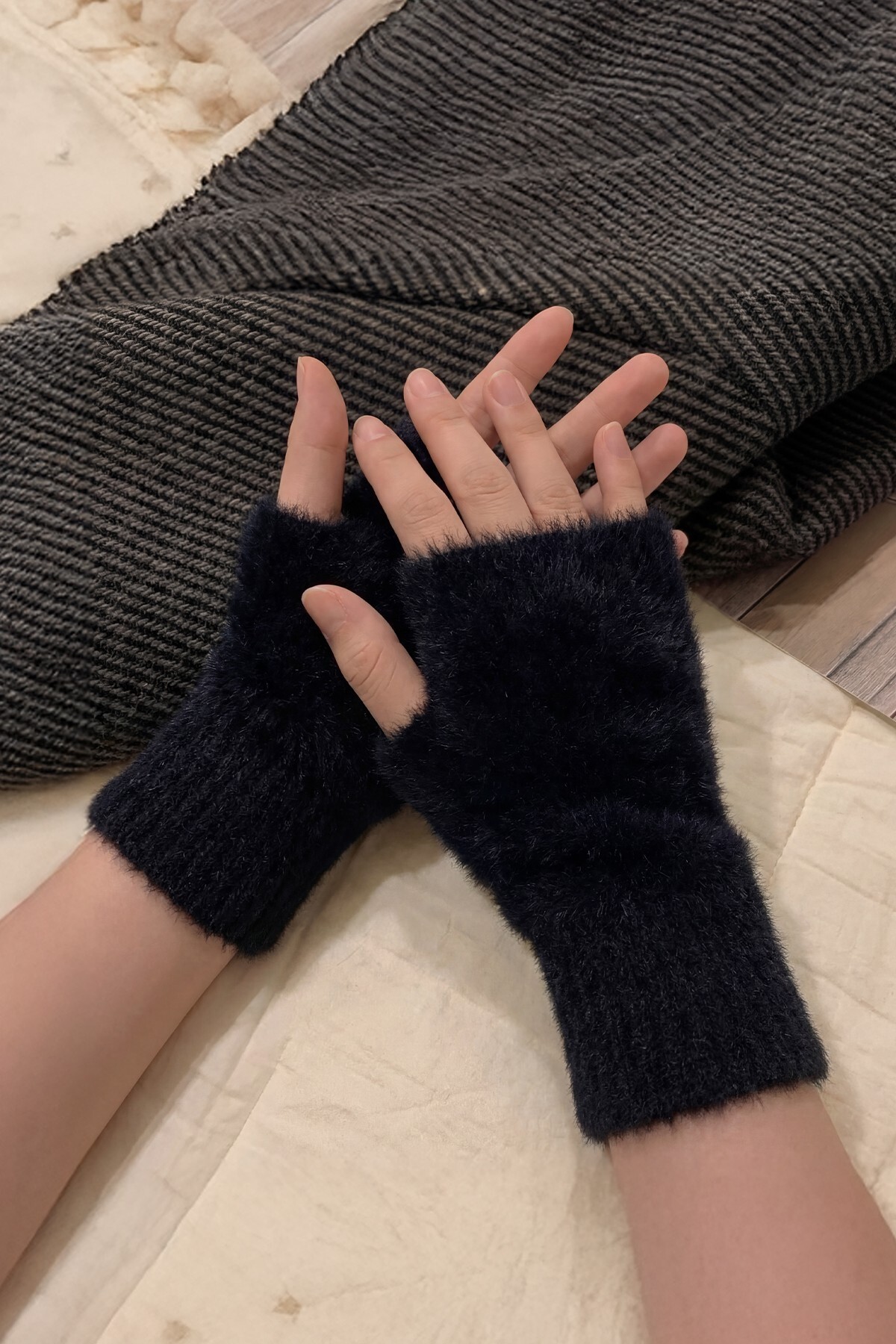 BAHELS Kadın 1 Çift Kışlık Parmaksız Termal Esnek Peluş Eldiven görsel 2