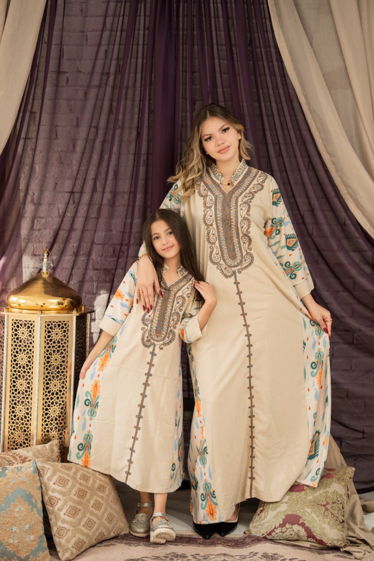 جلابية أم وبنت الحصري بنقشة مميزة | أناقة العائلة