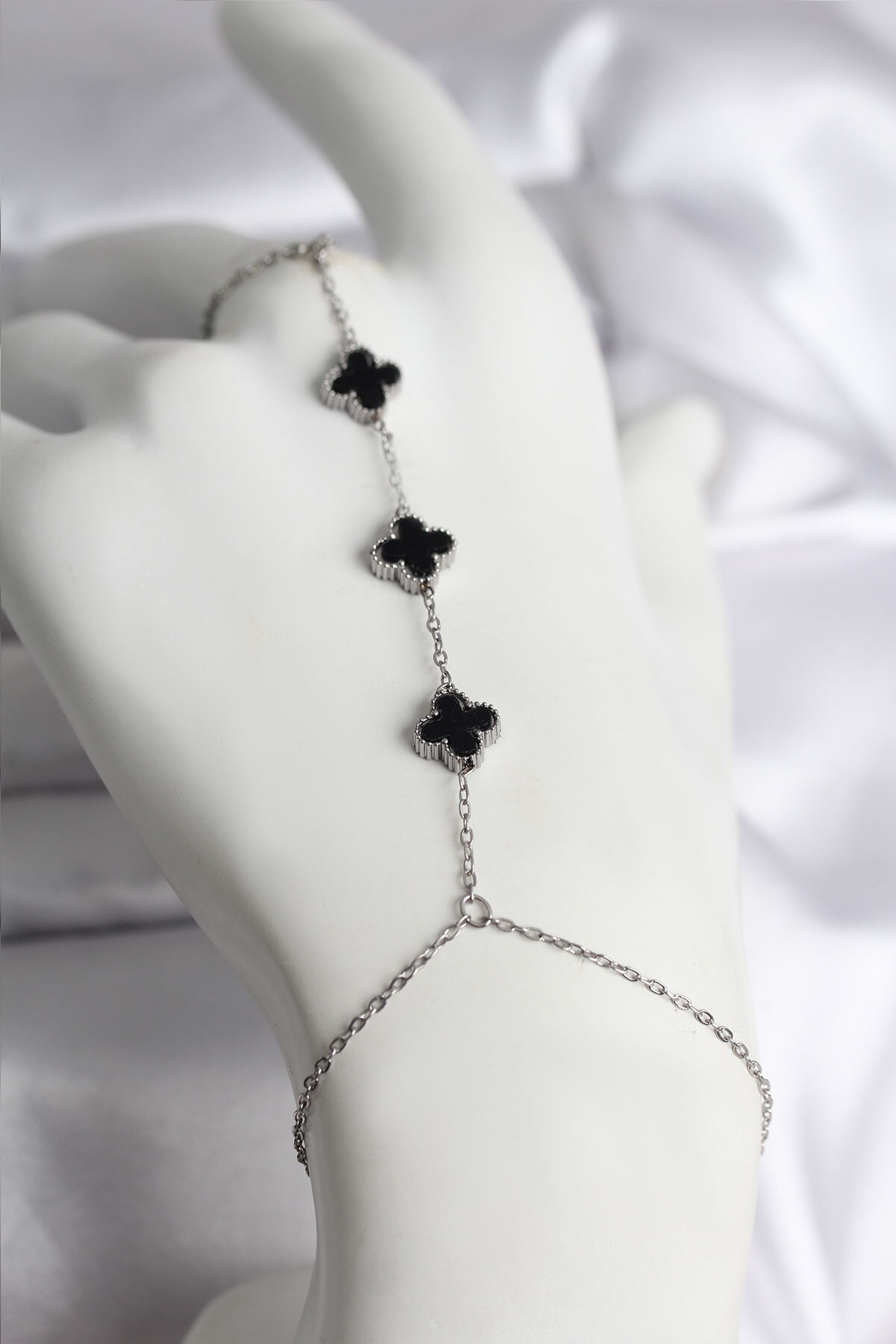 Skygo 316L Çelik Gümüş Renk Siyah Yonca Model Kadın Şahmeran - TJ-SN737