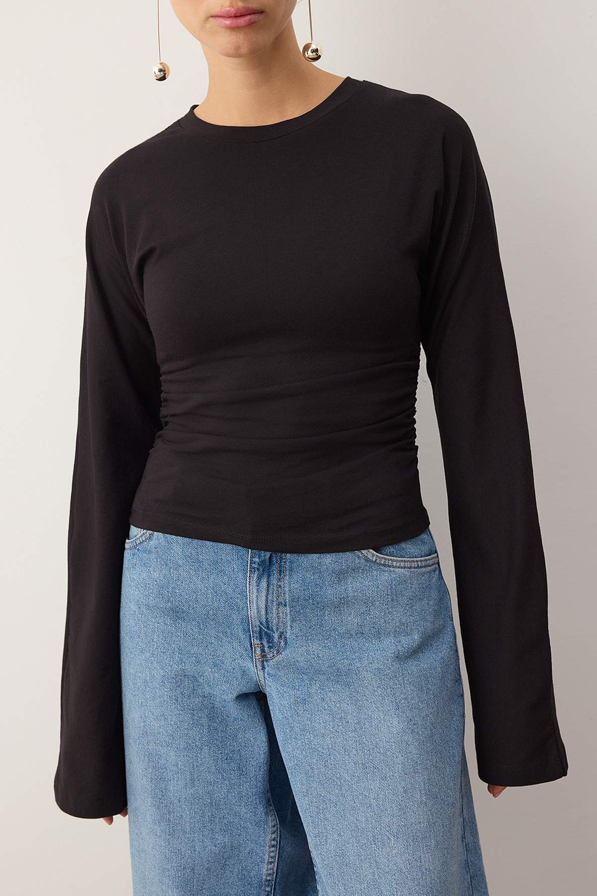 Trendyolmilla  Siyah İspanyol Kol Büzgü Detaylı Regular/Normal Kalıp Örme Bluz TWOAW26BZ00293 - Görsel 3