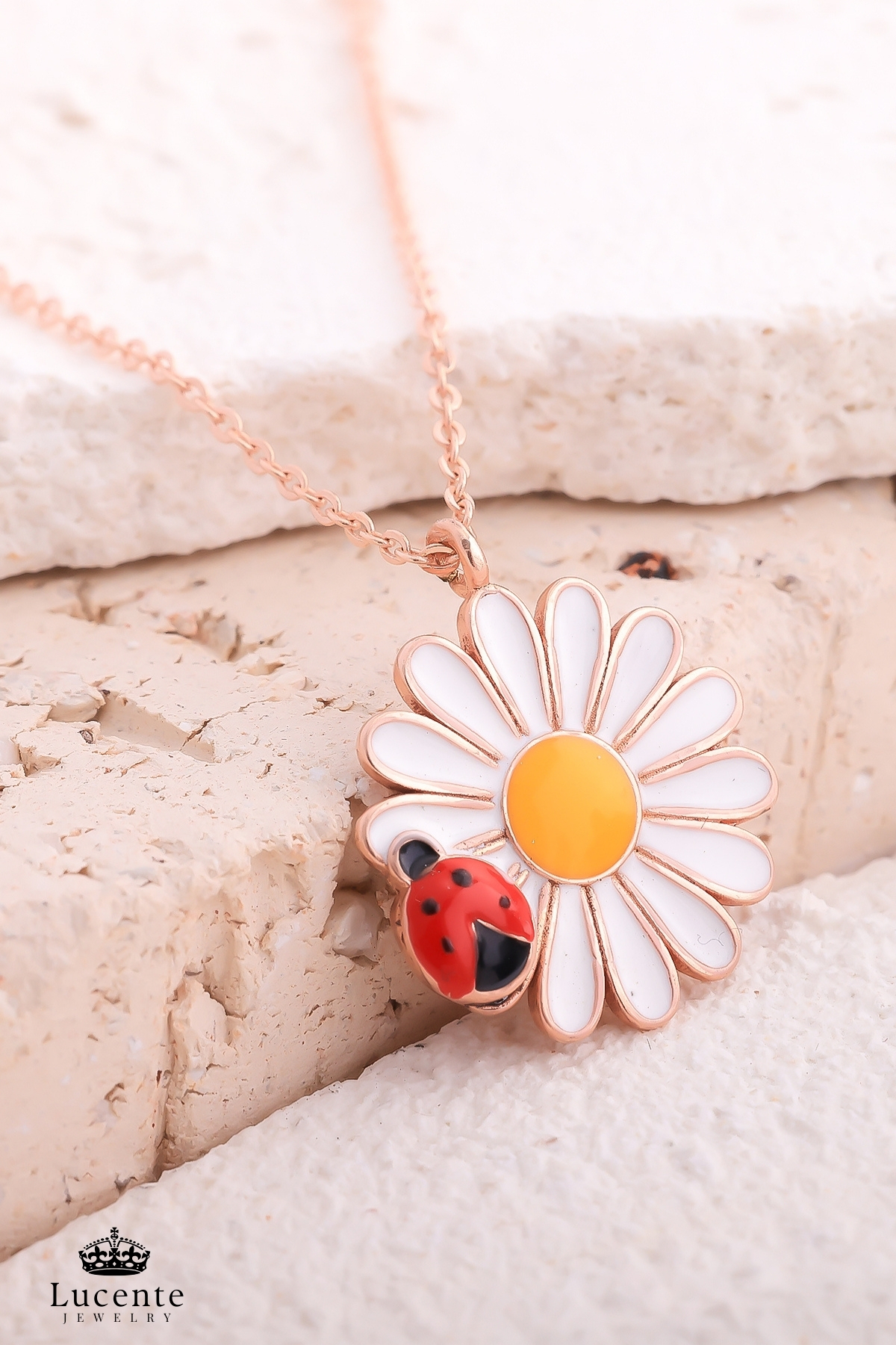Lucente Jewellery Işıklı Hediye Kutulu 925 Ayar Luxury Serisi Uğur Böcekli Papatya Modeli Rose Gold Gümüş Özel Gün Hediyesi 45 Cm Zincirli Bolluk Bereket Aşk Şans Simgesi Küpe Hediyeli Uğur Böceği Papatya Zarif Kolye görsel 6