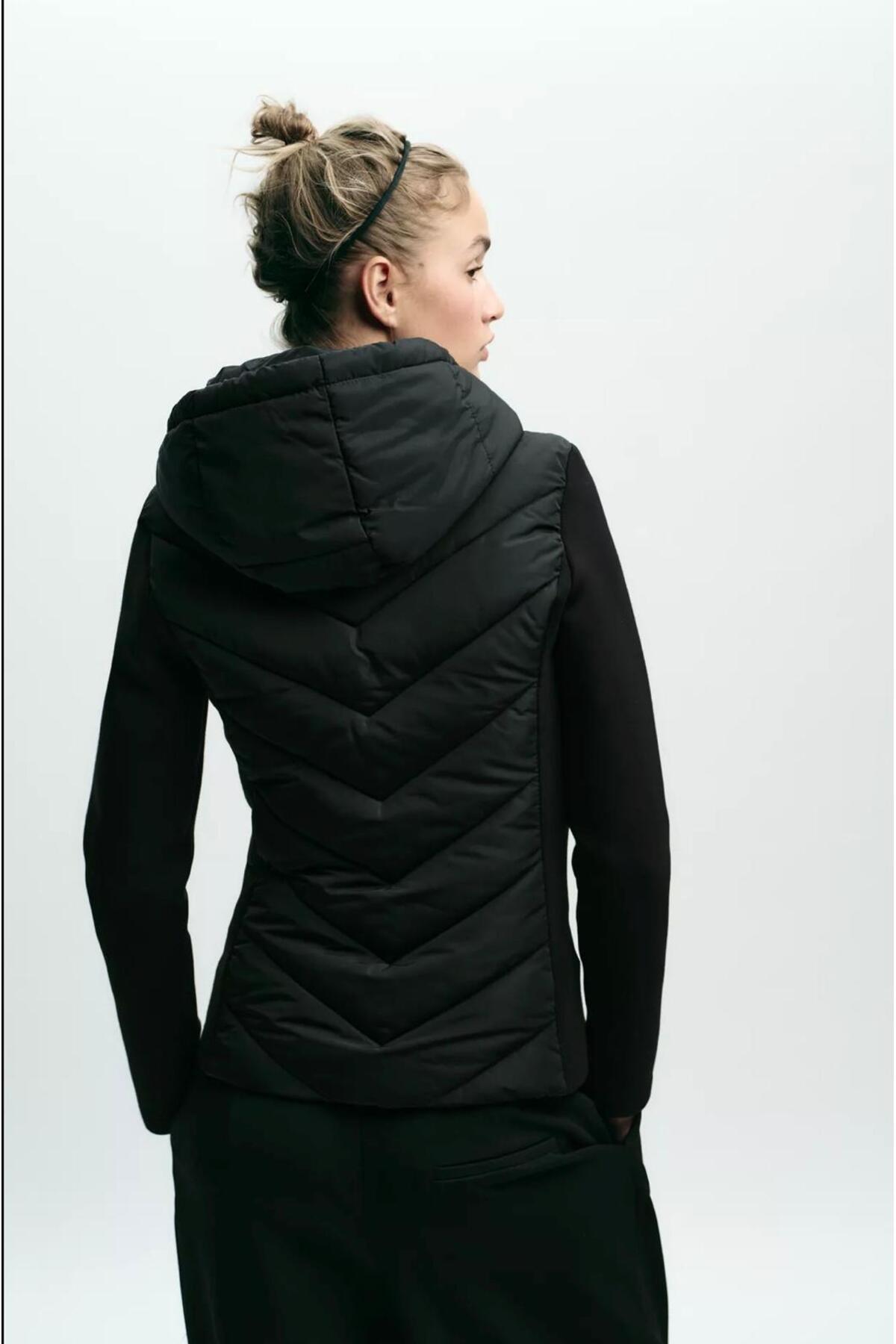 nathia outdoors  Siyah Kapüşonlu Şişme Mont Kışlık Slim Fit Rüzgar Geçirmez Fermuarlı Kadın Mont Range Rover Mom - Görsel 5