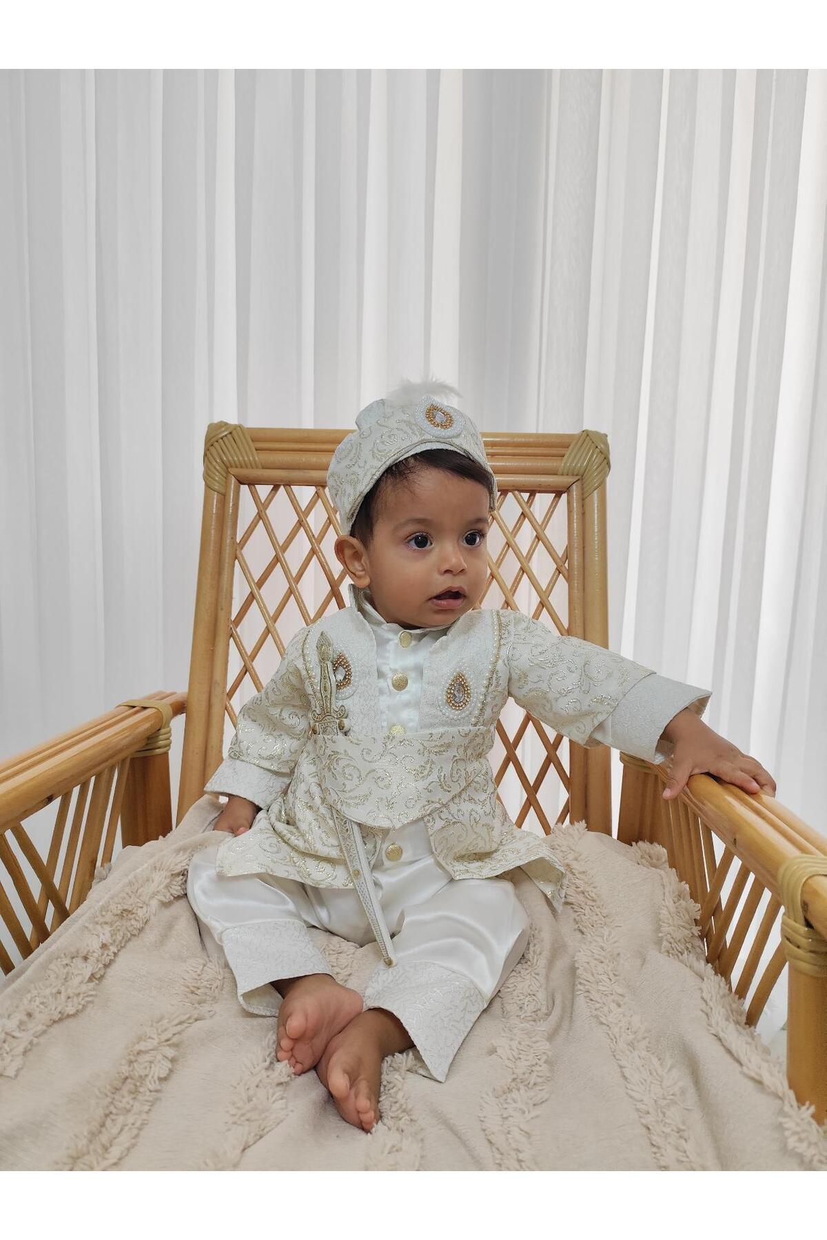 PİLEKİ BABY (PATİKLİ ) ERKEK BEBEK GİYİM , SÜNNET TAKIM ERKEK BEBEK KILIÇLI AKSESUARLI MEVLÜT KIYAFETİ fotoğrafı 2 (önizleme)