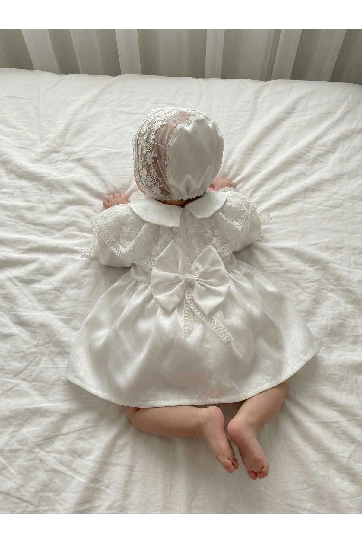 MONTİNA Kız Bebek Beyaz Saten Güpür Dantelli Lüks Mevlüt Takımı ve Şapkası - Özel Gün Elbisesi fotoğrafı 4 (önizleme)