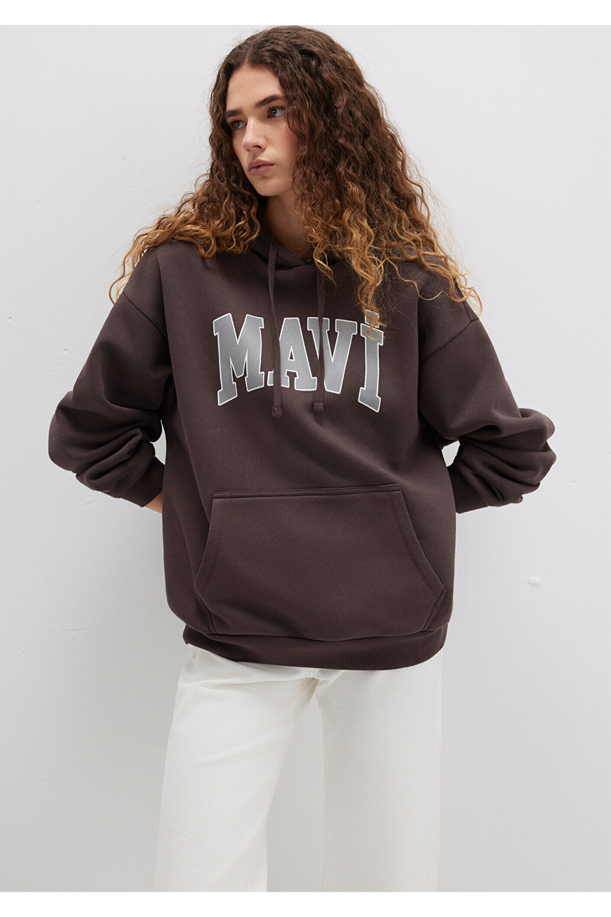 Mavi Logo Baskılı Kapüşonlu Kahverengi Sweatshirt 1600361-70222
