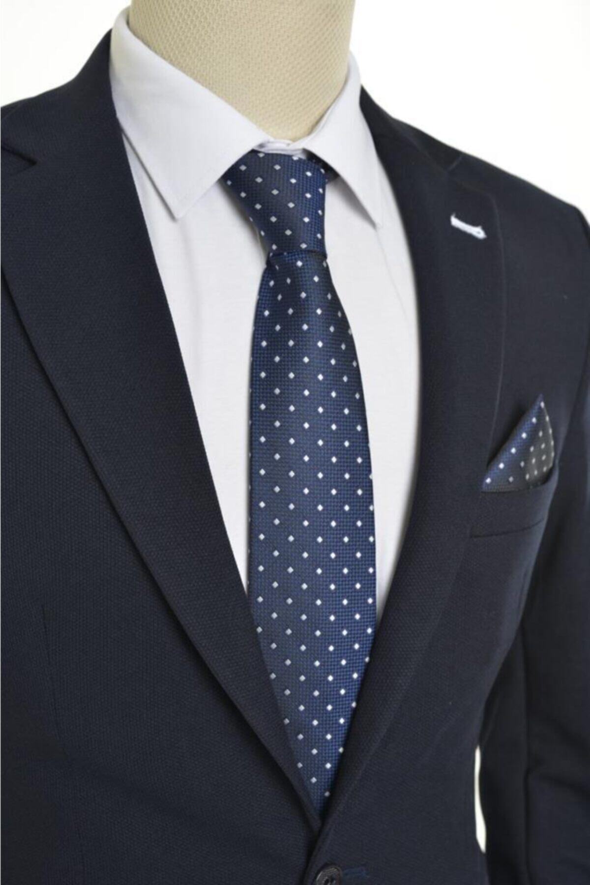  کراوات سرمه‌ای طرح مربع ۸ سانتی‌متری با دستمال جیبی