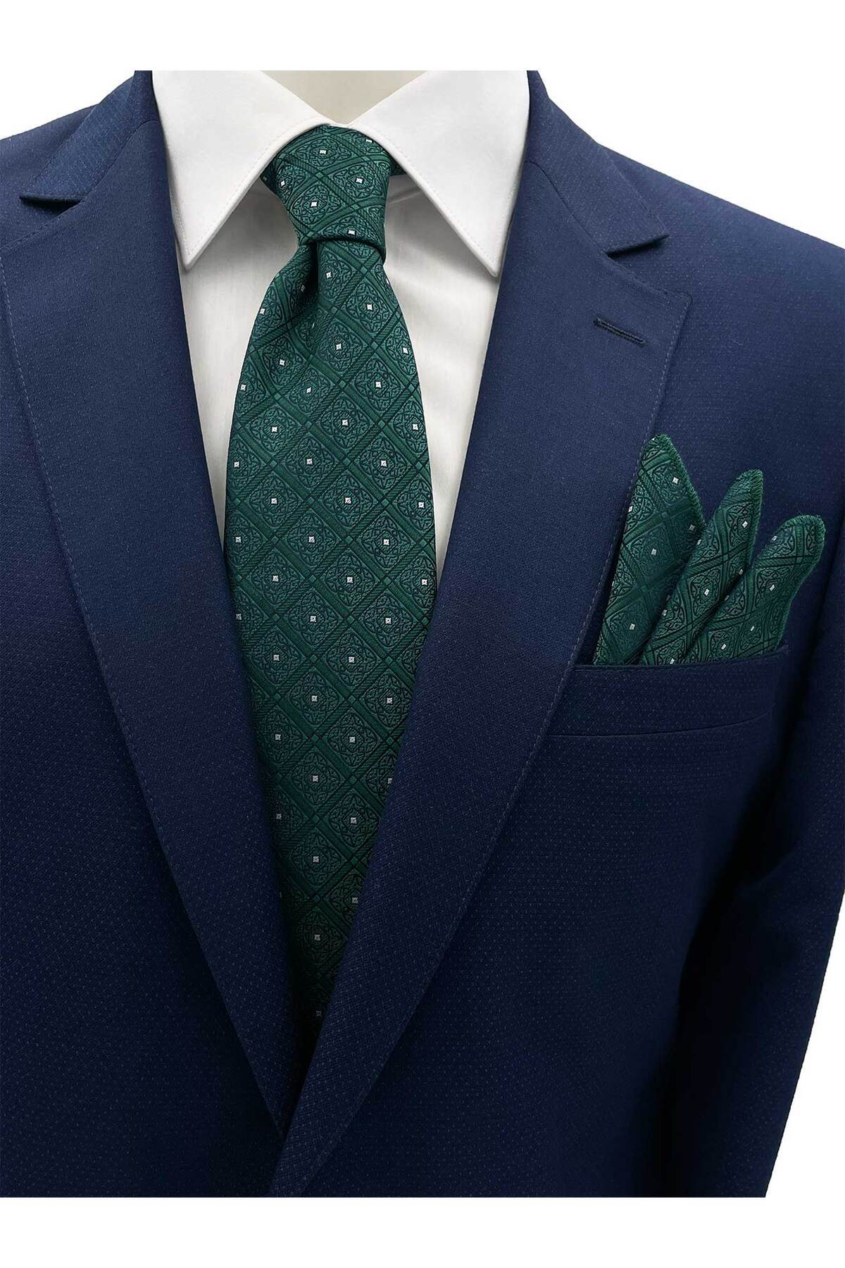  ست کراوات و دستمال جیبی طرح مربع سبز و سفید ۸ سانتی‌متری